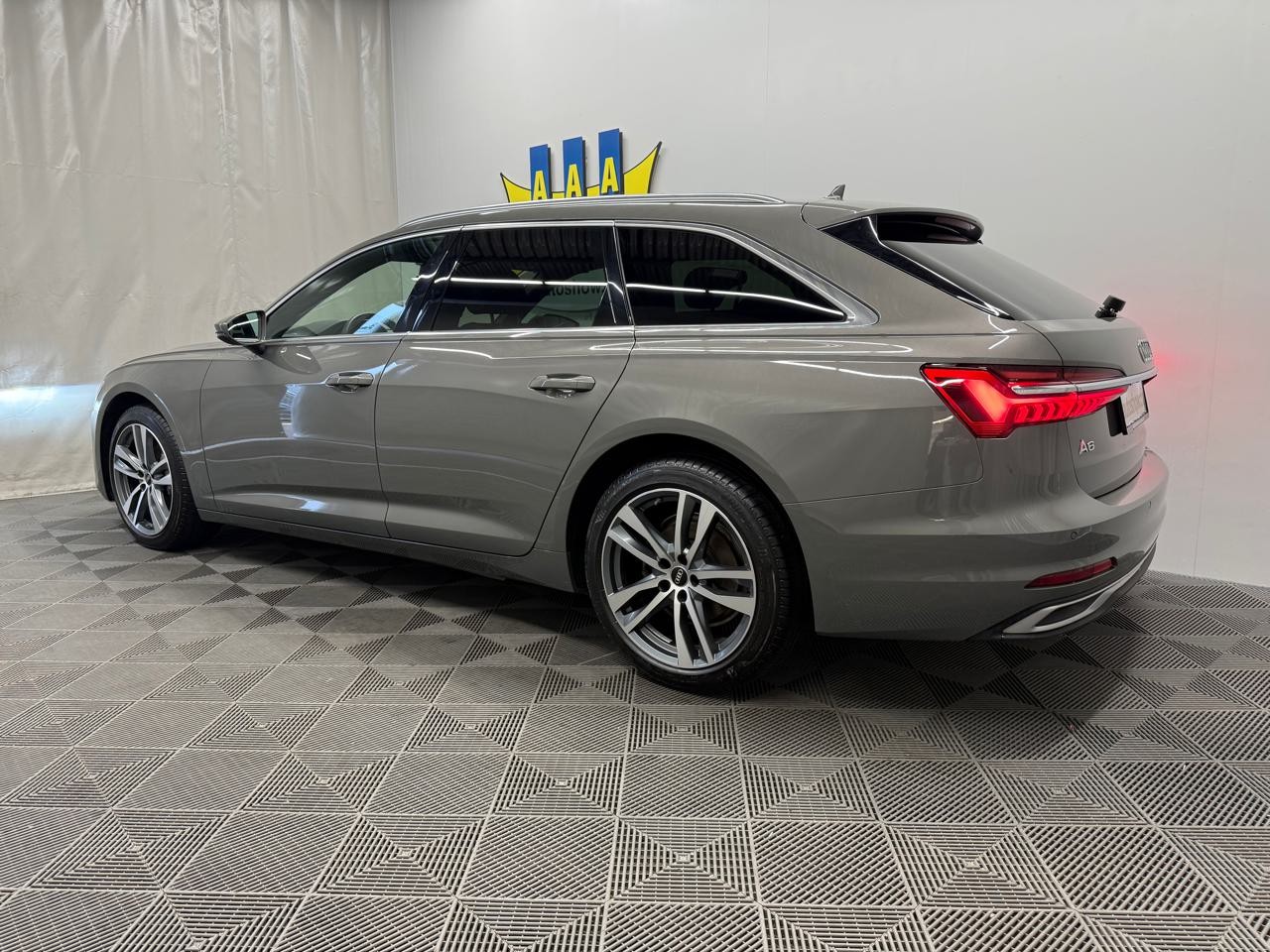 AUDI A6 Avant 40 TDI S line quattro S-tronic-image-1