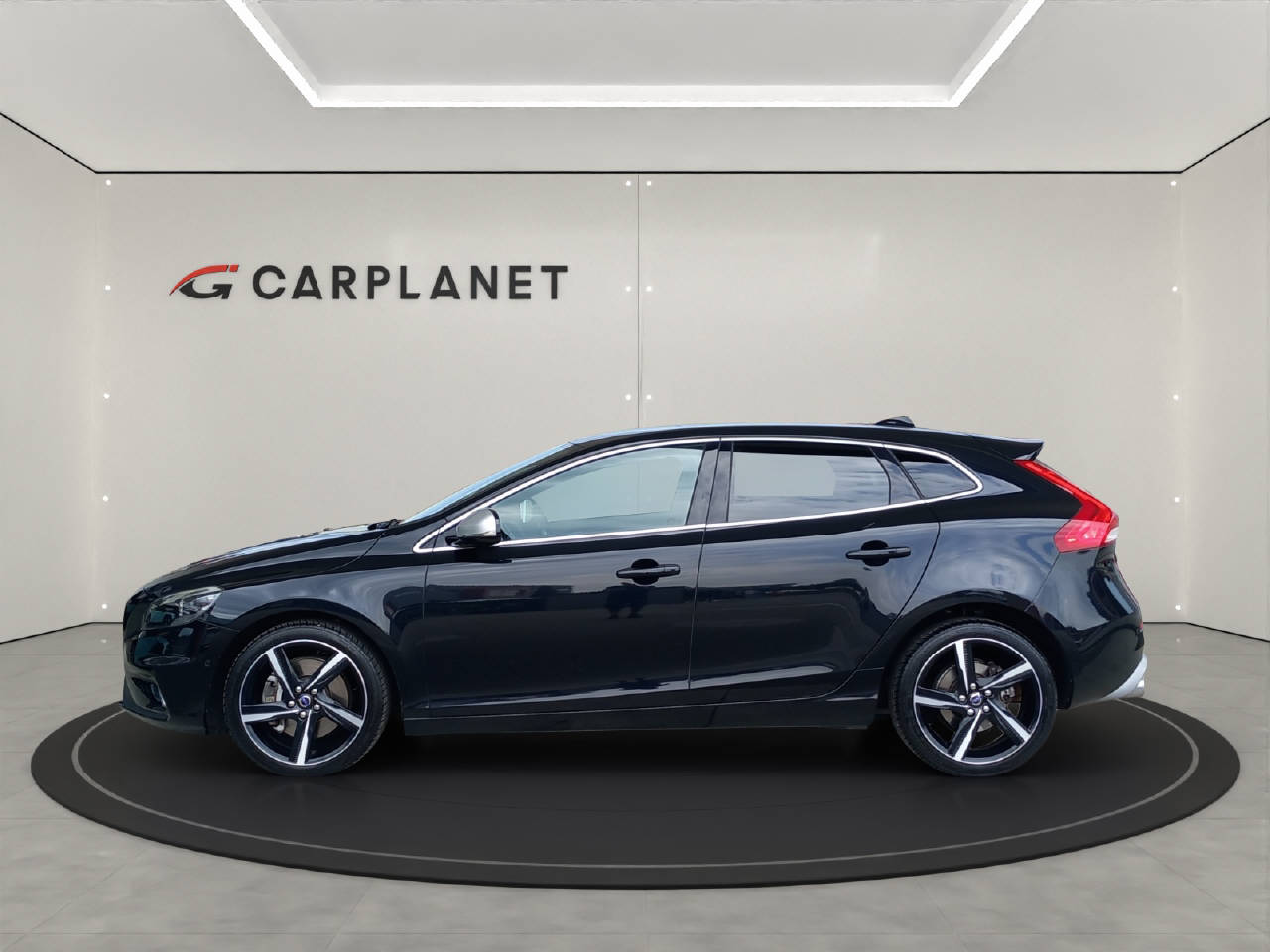 VOLVO V40 2.0 D3 Momentum S/S-image-1