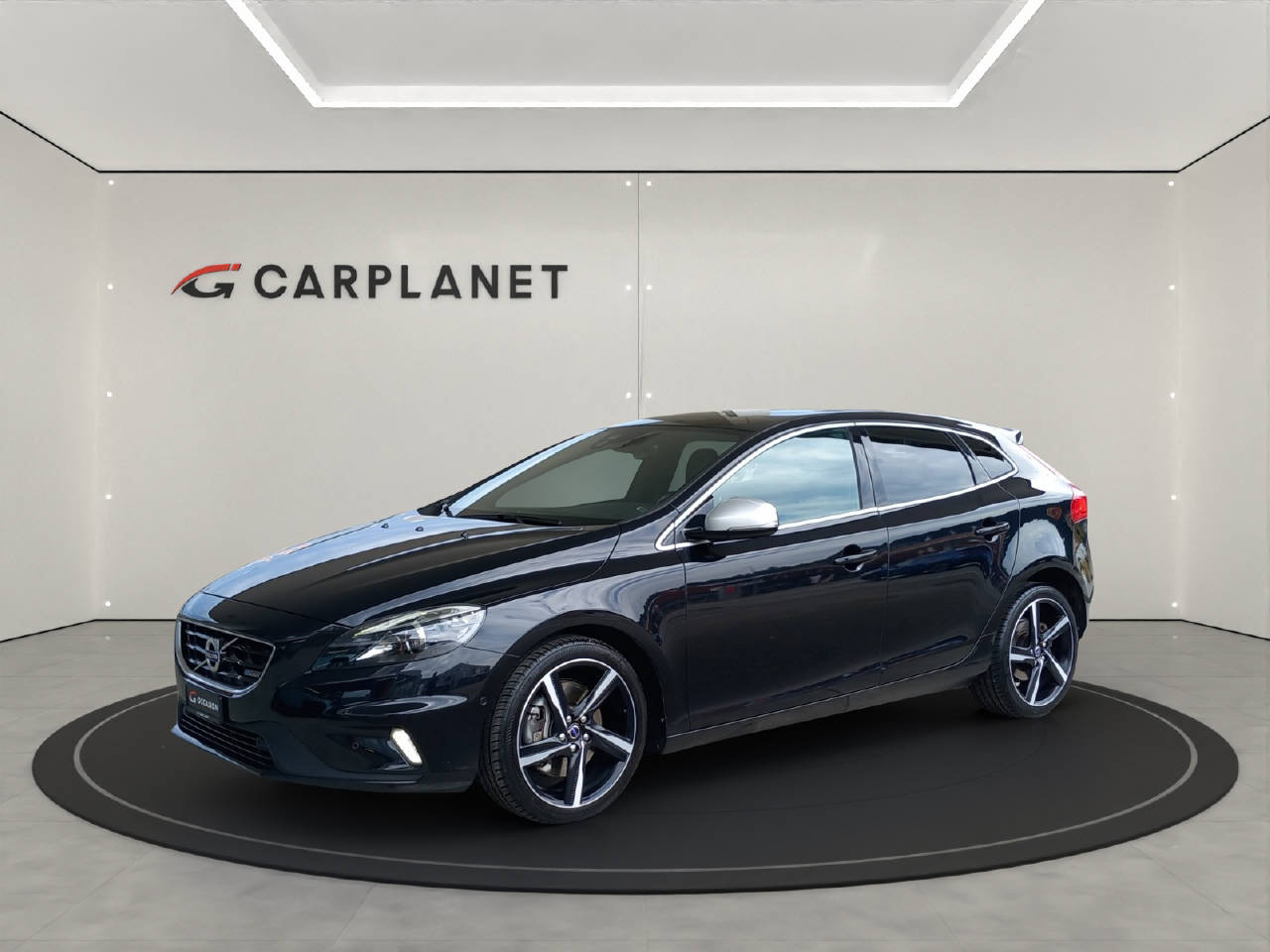 VOLVO V40 2.0 D3 Momentum S/S-image-0