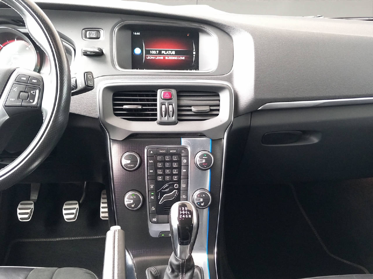 VOLVO V40 2.0 D3 Momentum S/S-image-7