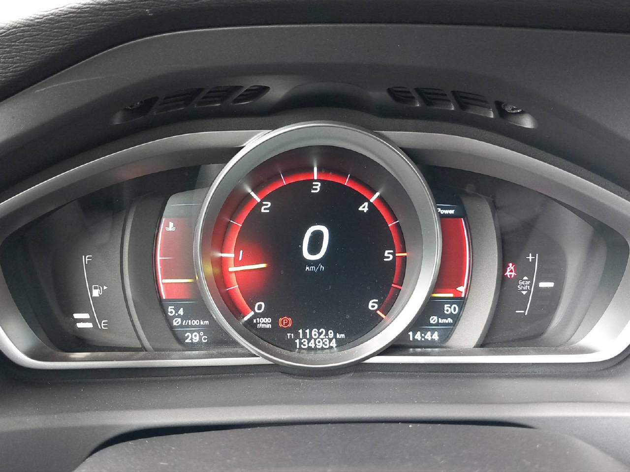 VOLVO V40 2.0 D3 Momentum S/S-image-8