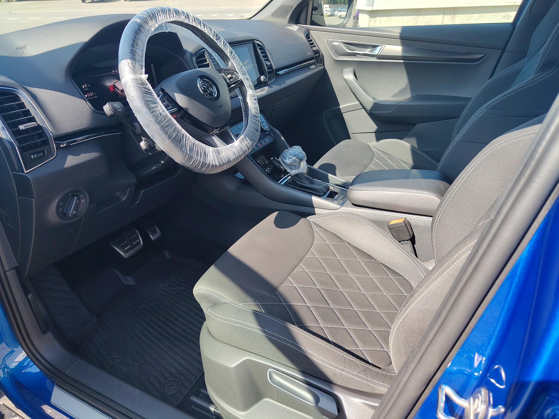 SKODA Karoq 2.0 TSI SportLine 4x4 DSG-image-4