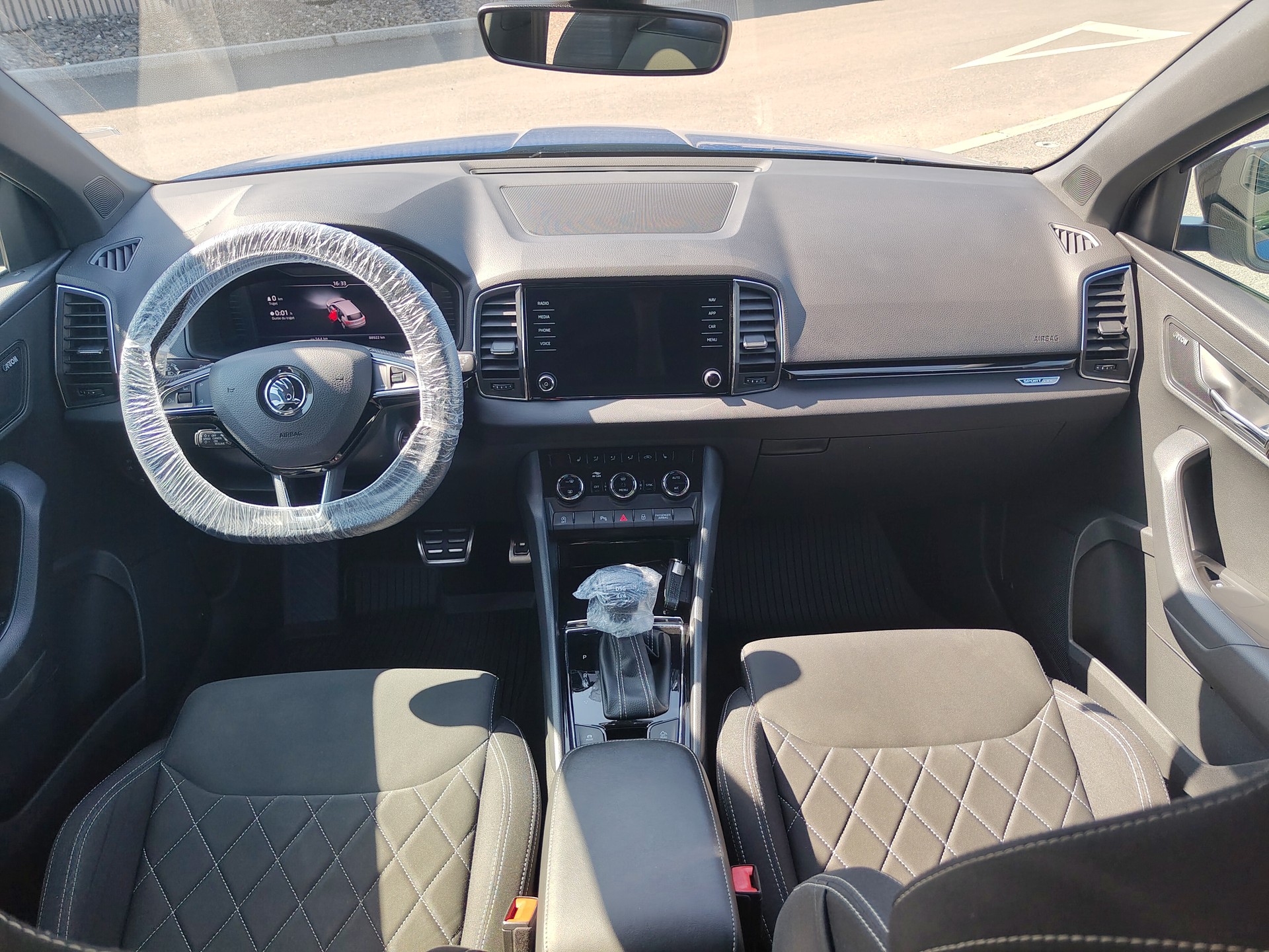 SKODA Karoq 2.0 TSI SportLine 4x4 DSG-image-10