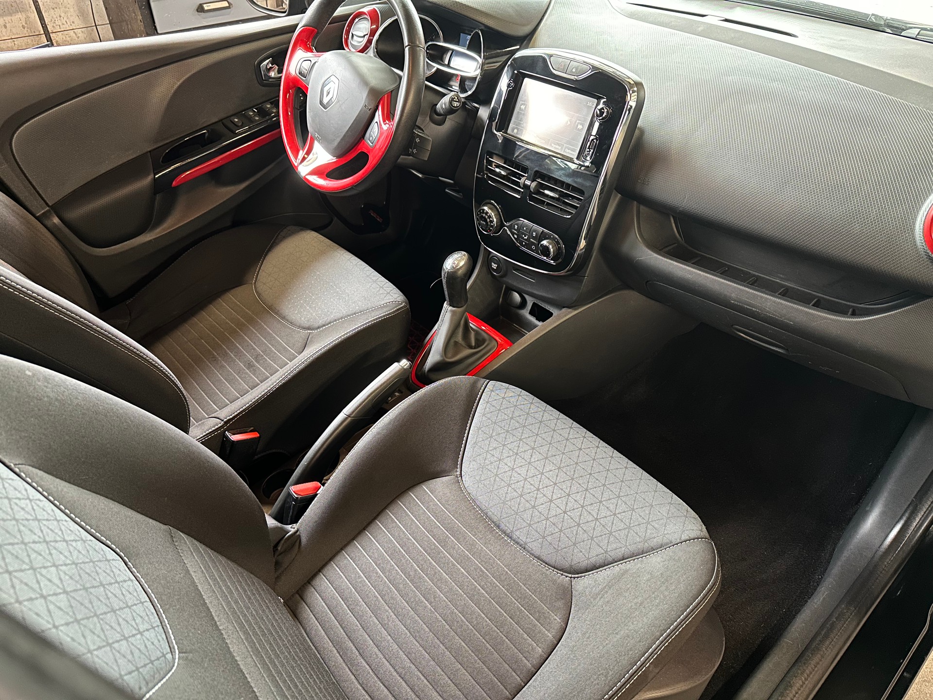 RENAULT Clio Grandtour 0.9 12V Swiss Edition-image-9