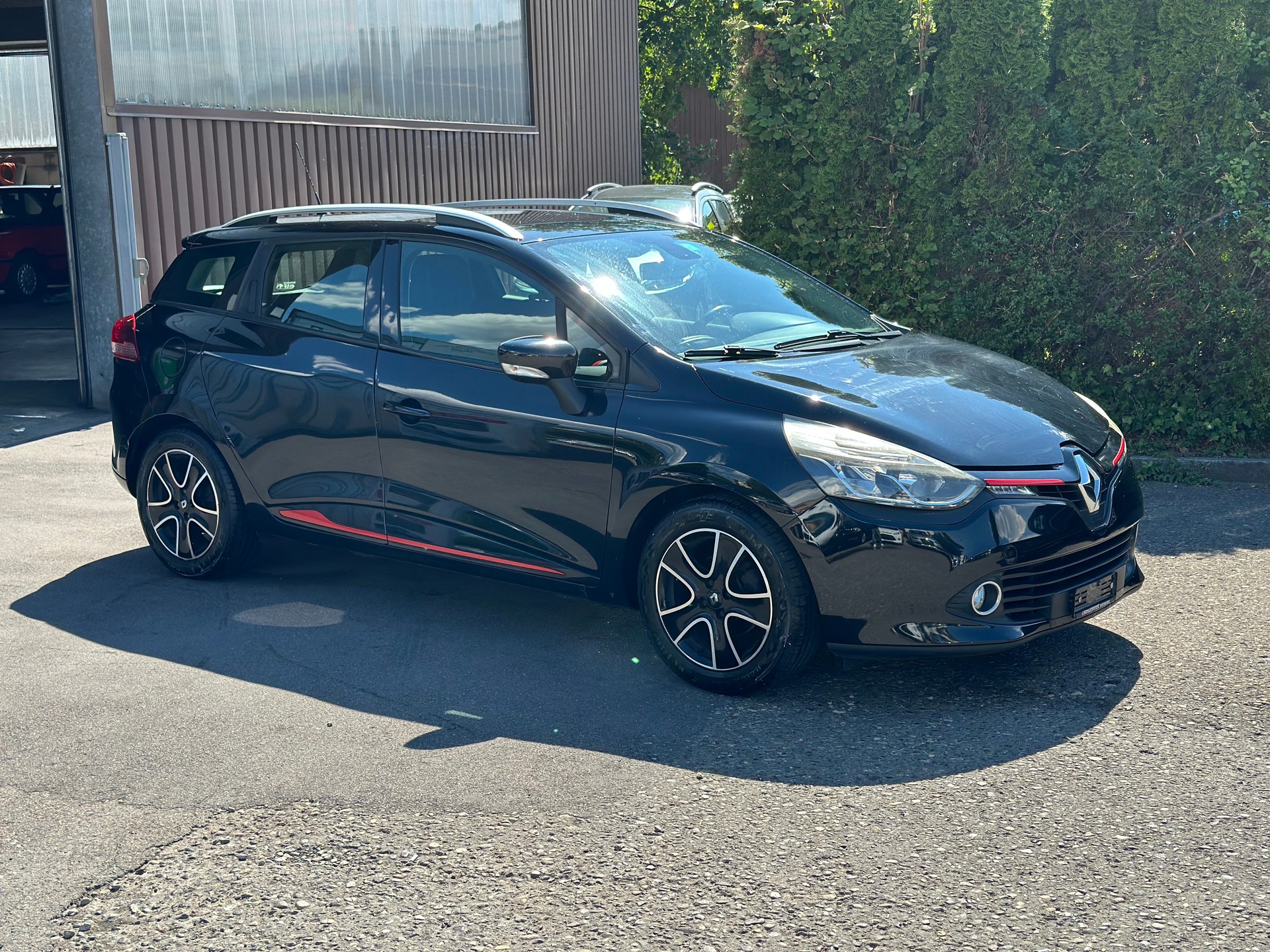 RENAULT Clio Grandtour 0.9 12V Swiss Edition-image-1