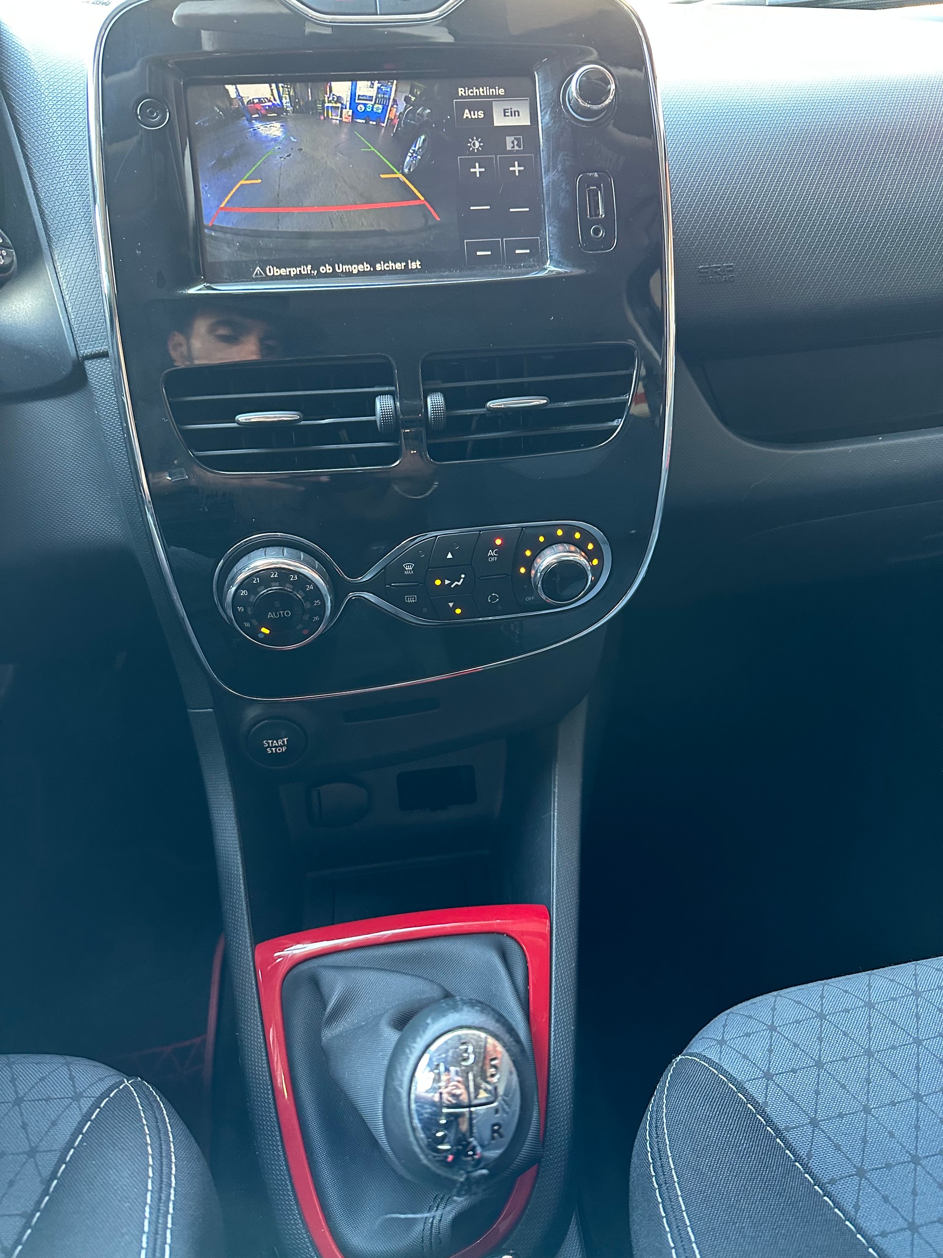 RENAULT Clio Grandtour 0.9 12V Swiss Edition-image-7