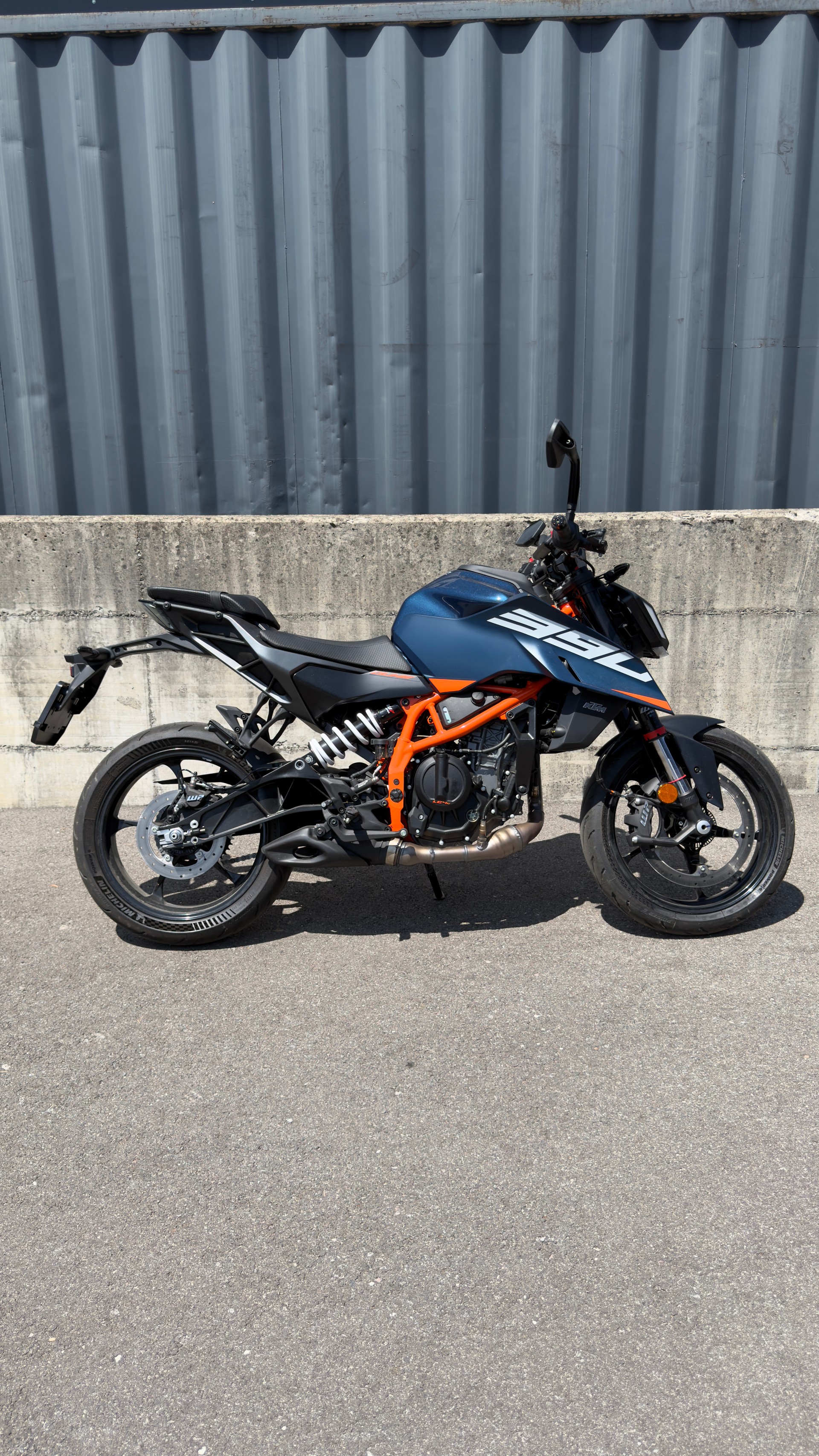 KTM 390 Duke-showroom-element-1