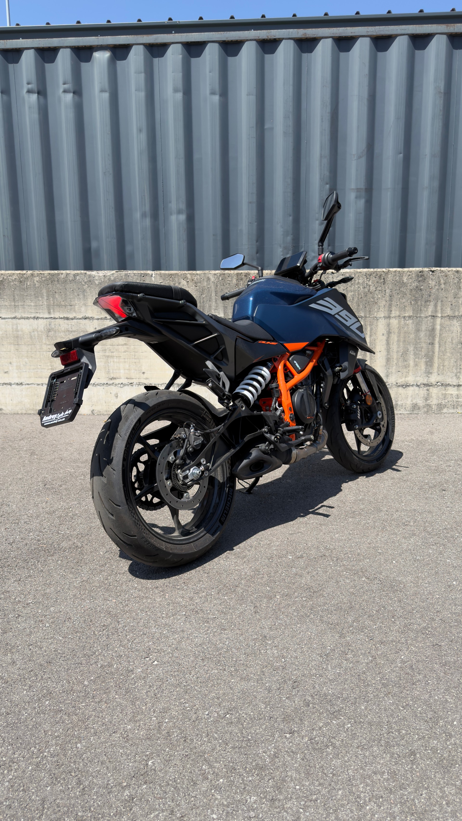 KTM 390 Duke-showroom-element-2