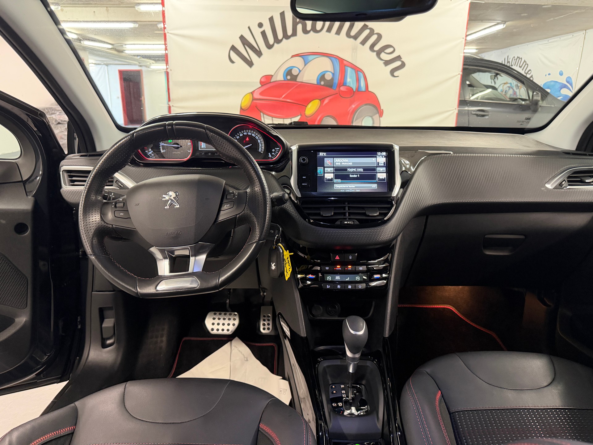 PEUGEOT 2008 1.2 PureTech GT Line EAT6-image-12