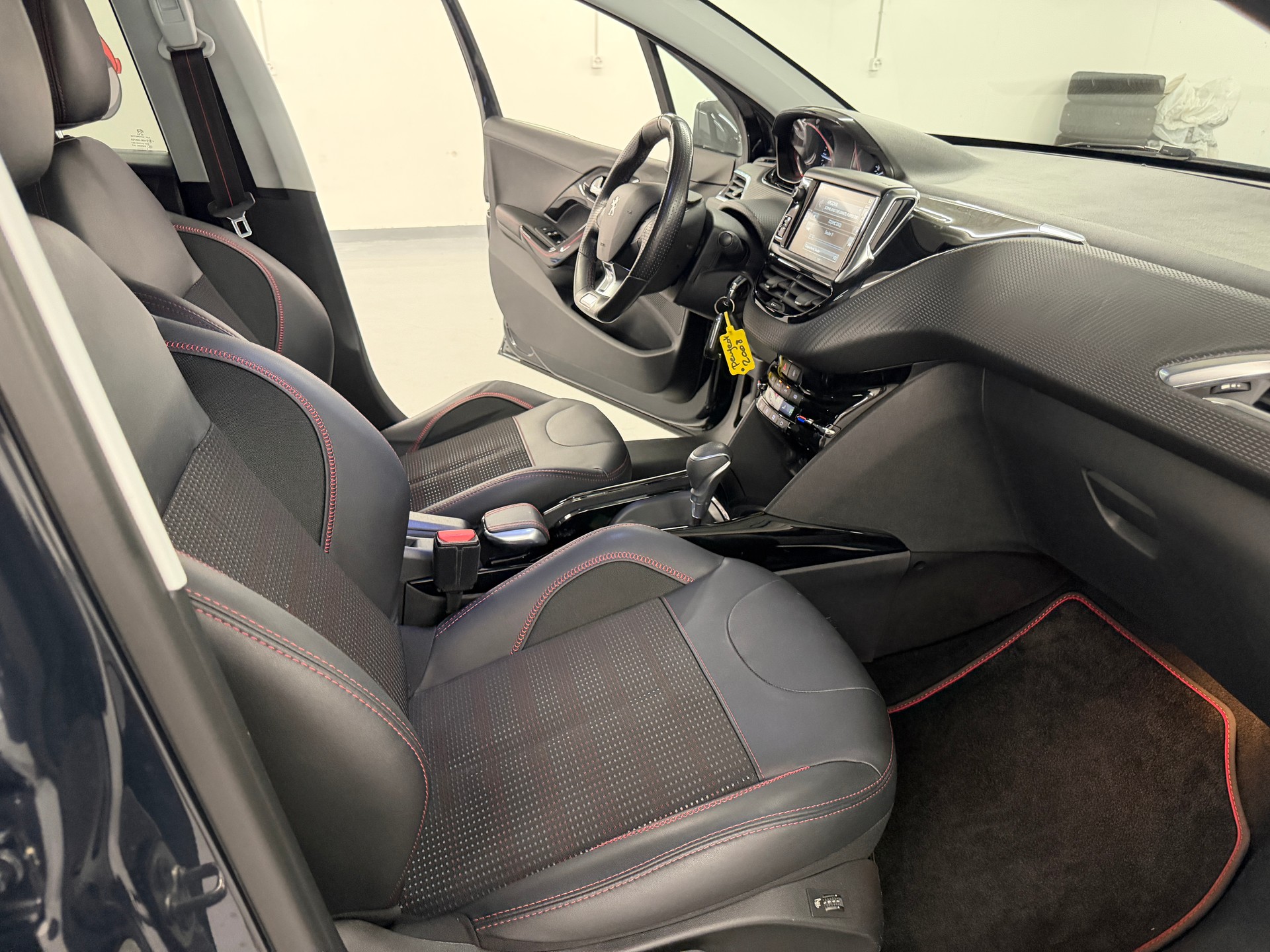 PEUGEOT 2008 1.2 PureTech GT Line EAT6-image-13