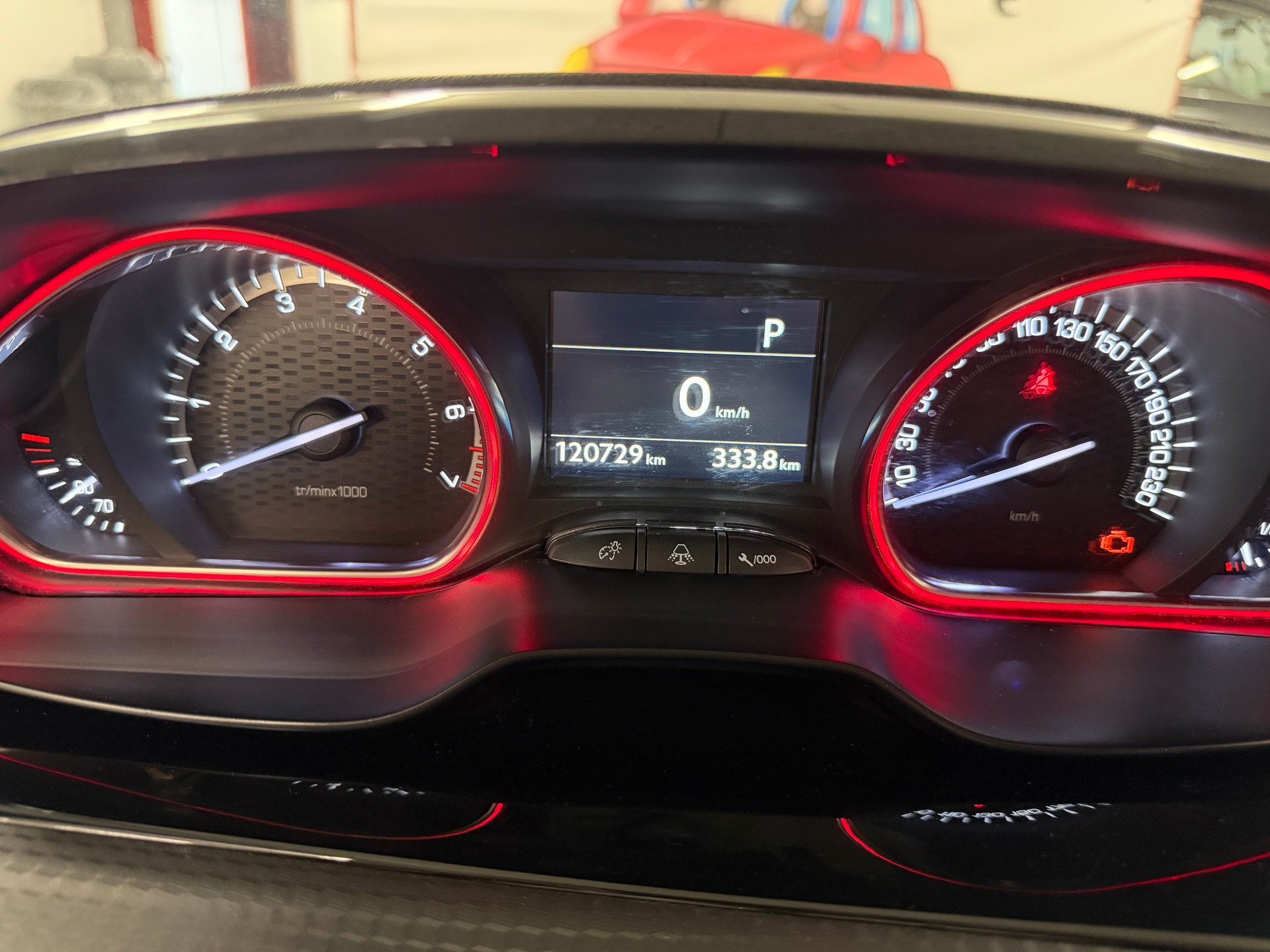 PEUGEOT 2008 1.2 PureTech GT Line EAT6-image-9