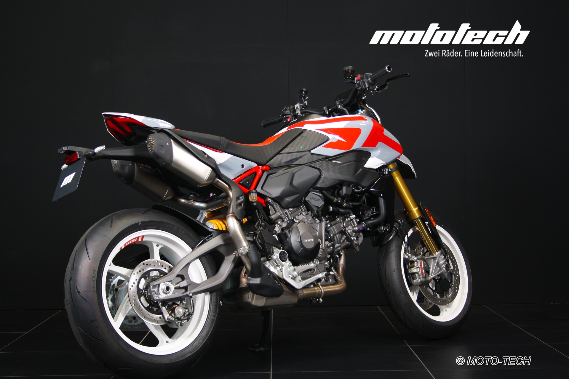 DUCATI Hypermotard V2 SP-showroom-element-2