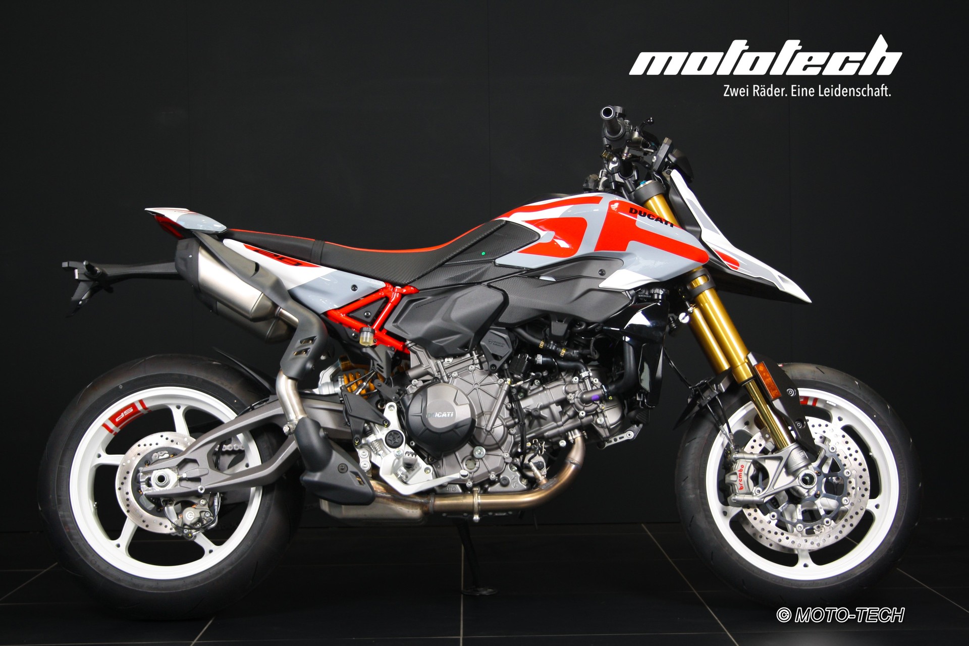 DUCATI Hypermotard V2 SP-showroom-element-1