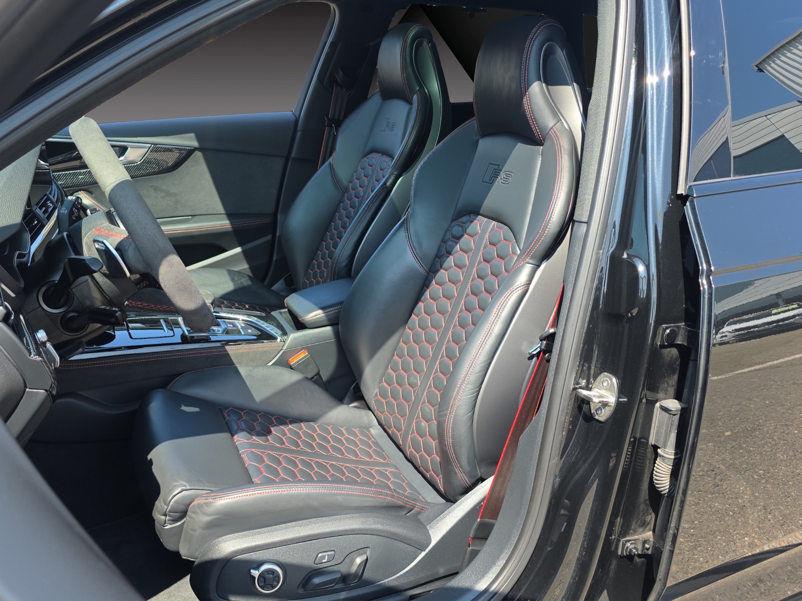 AUDI RS4 Avant quattro tiptronic-image-14