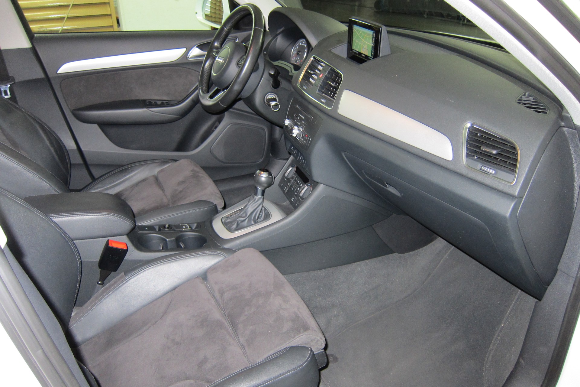AUDI Q3 1.4 TFSI S-tronic-image-7