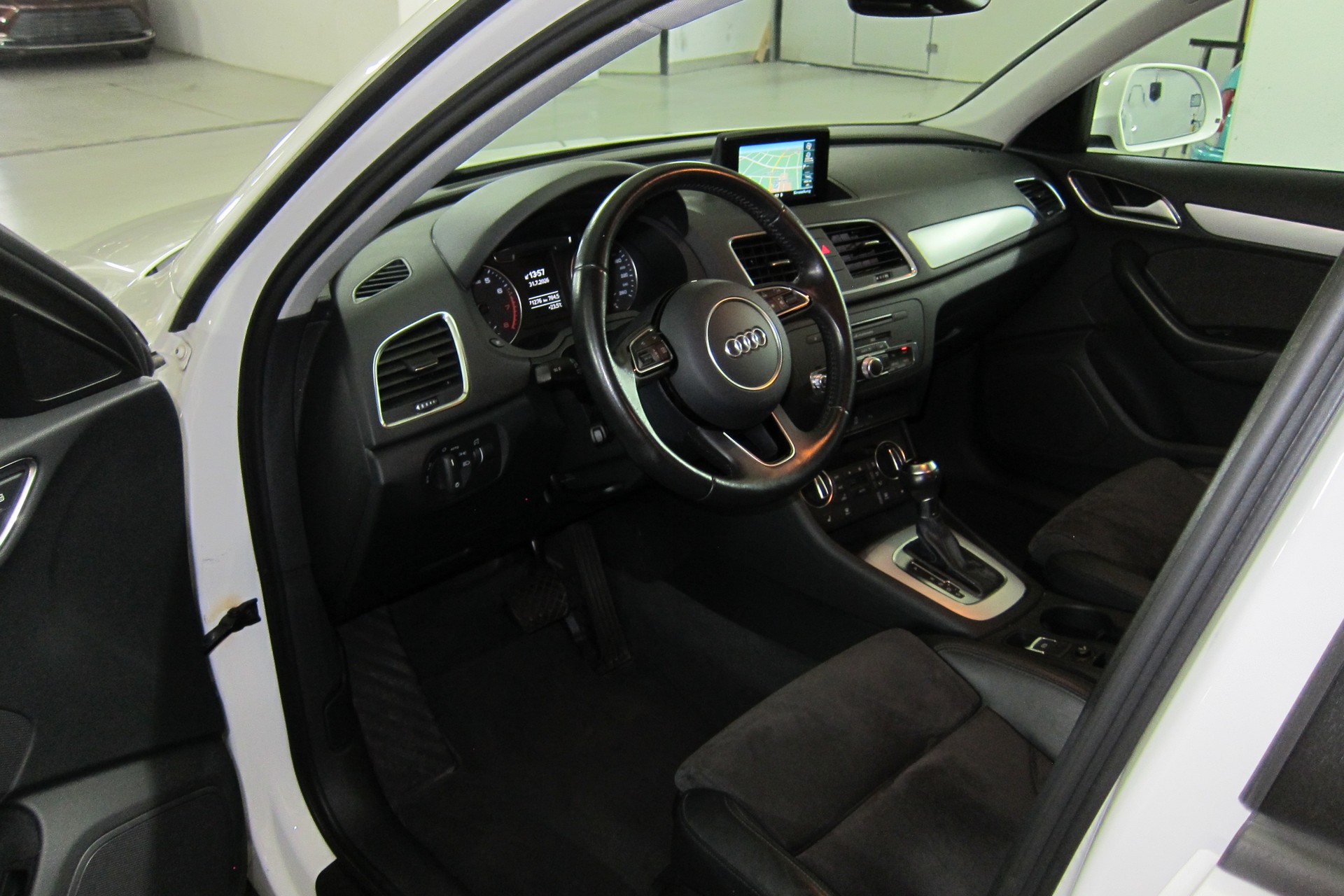 AUDI Q3 1.4 TFSI S-tronic-image-10
