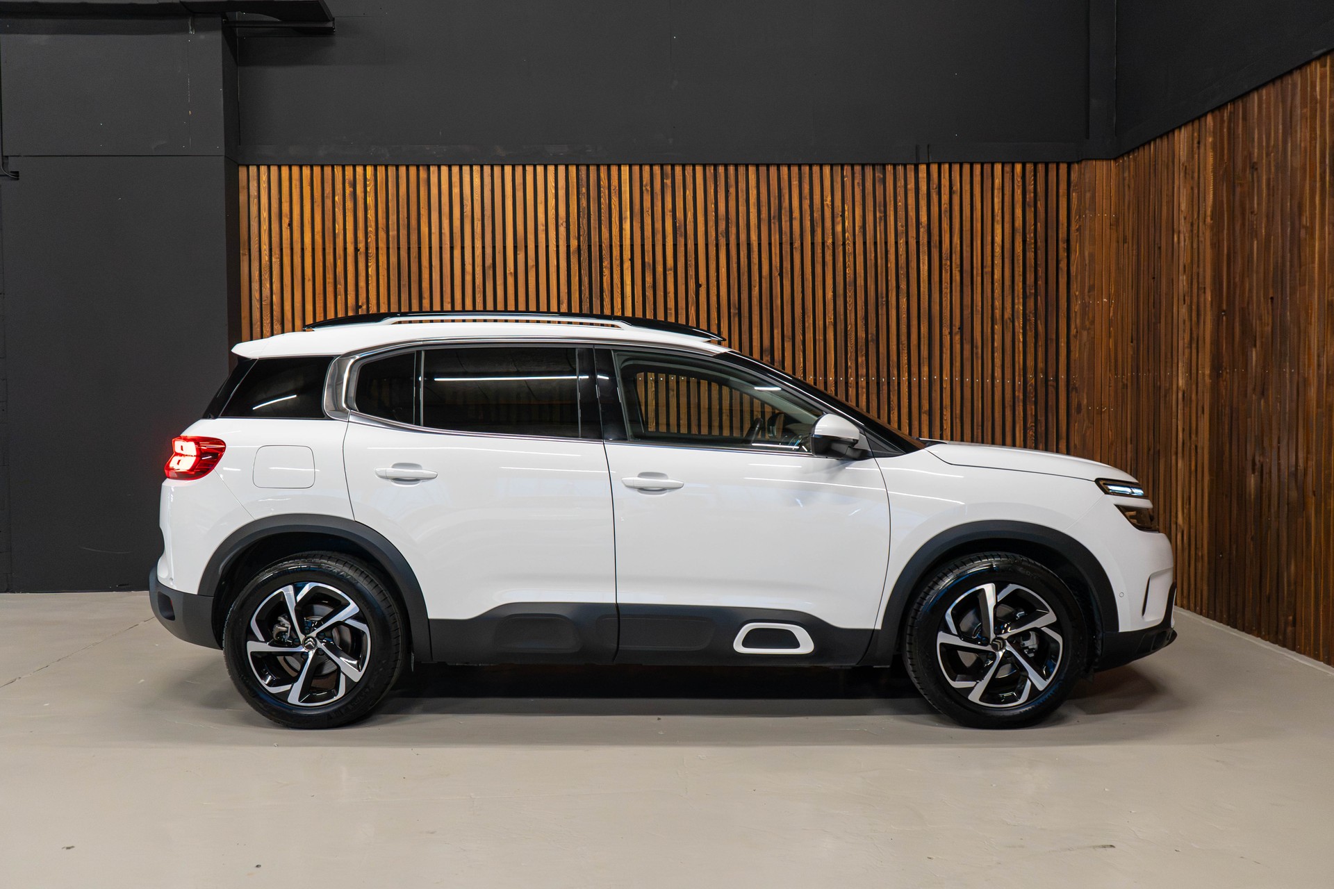 CITROEN C5 Aircross 1.6 PureTech Shine-image-4