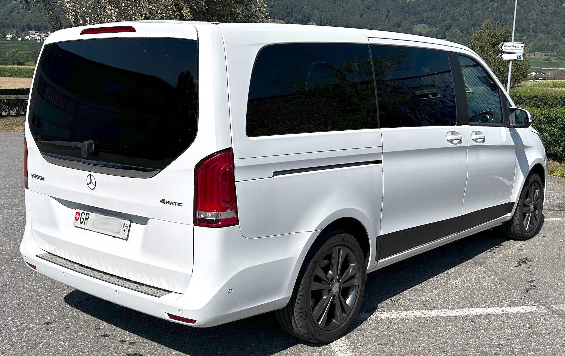 MERCEDES-BENZ V 250 d Trend lang 4matic-image-2