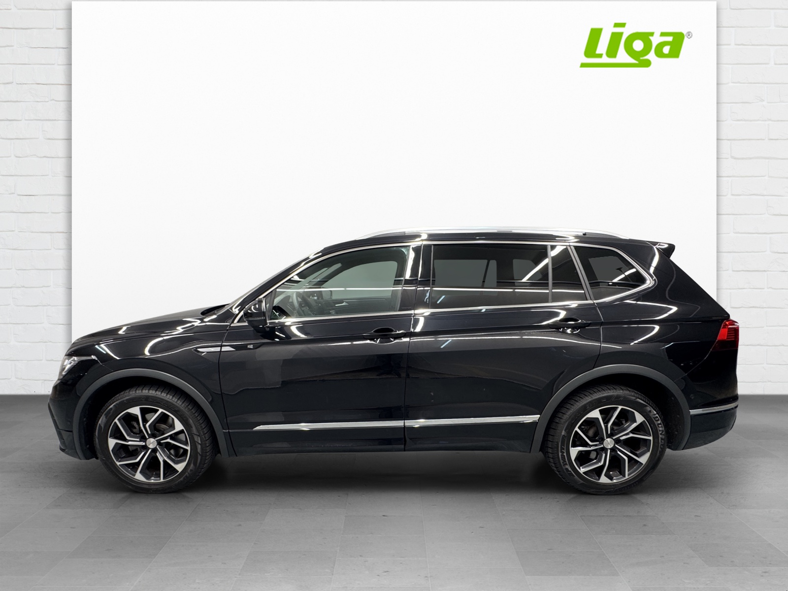 VW Tiguan Allspace 2.0 TSI R-Line DSG-image-2