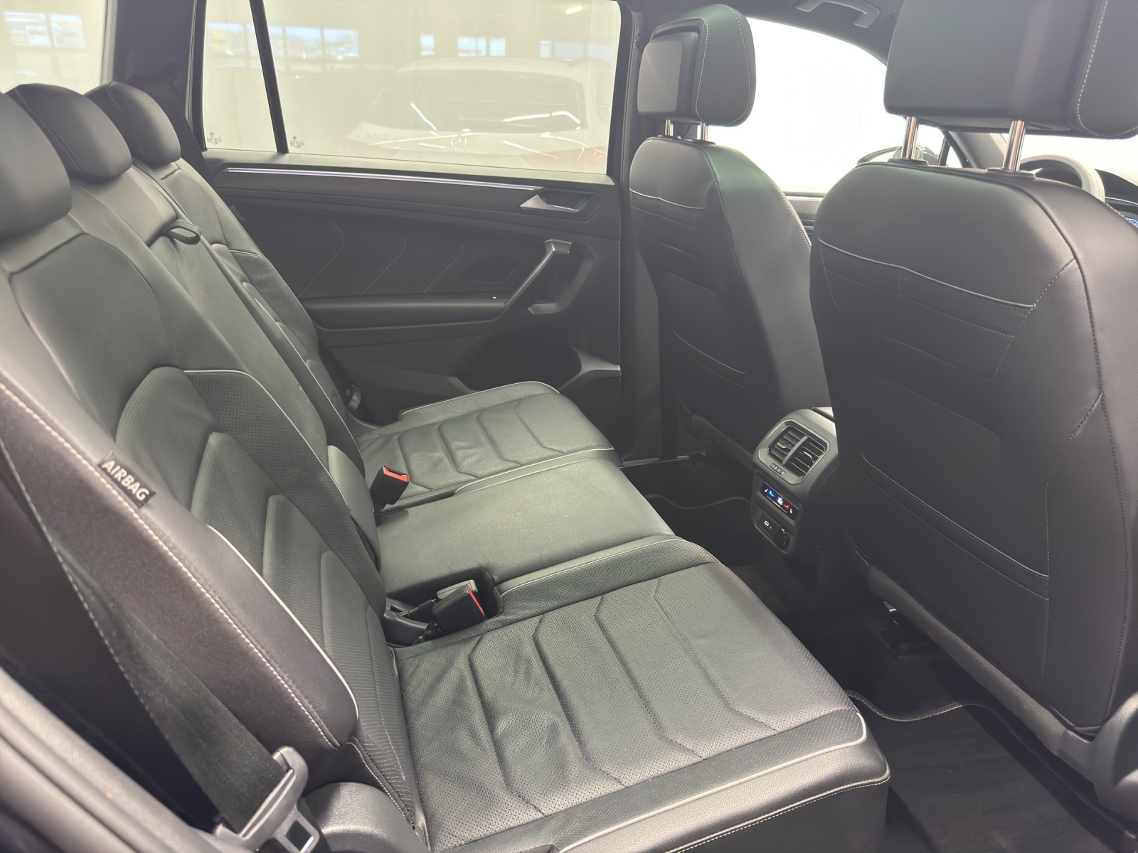 VW Tiguan Allspace 2.0 TSI R-Line DSG-image-9