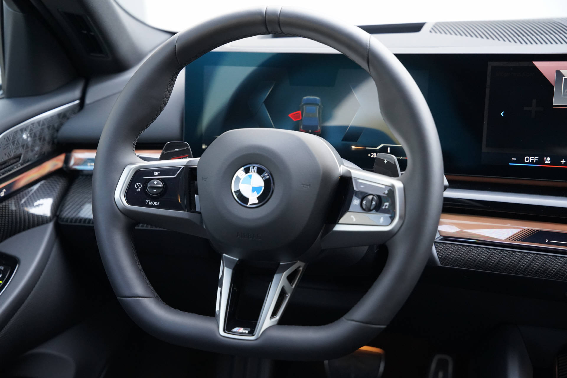 BMW 540d xDrive 48V M Sport Pro Steptronic-image-12