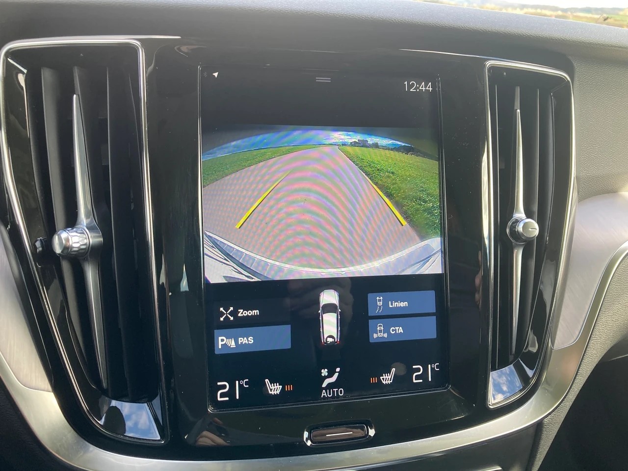 VOLVO V60 D3 Momentum Geartronic-image-9