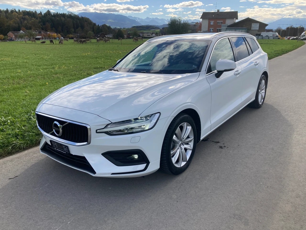 VOLVO V60 D3 Momentum Geartronic-image-0