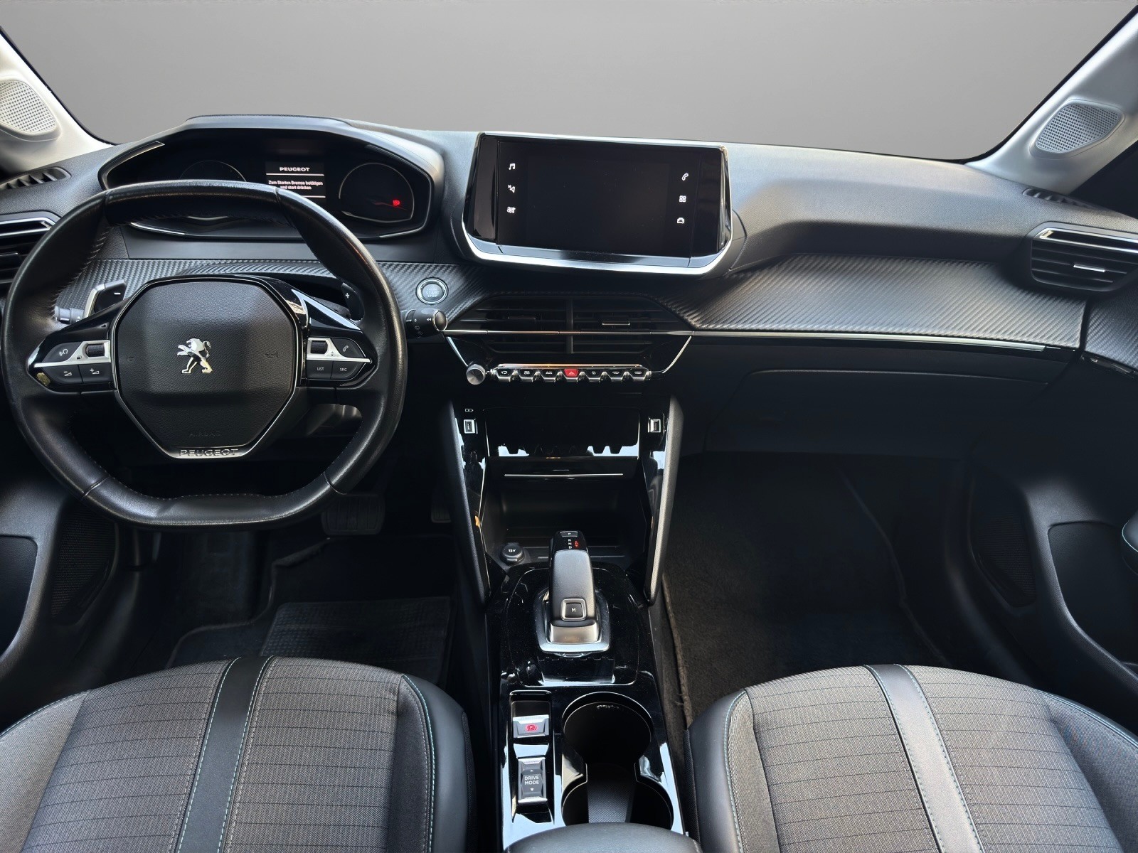 PEUGEOT 208 1.2 PureTech Allure EAT8-image-8