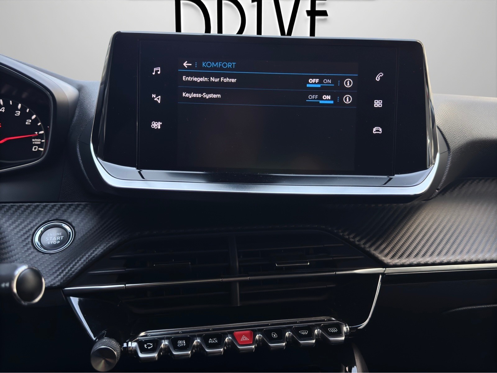 PEUGEOT 208 1.2 PureTech Allure EAT8-image-17