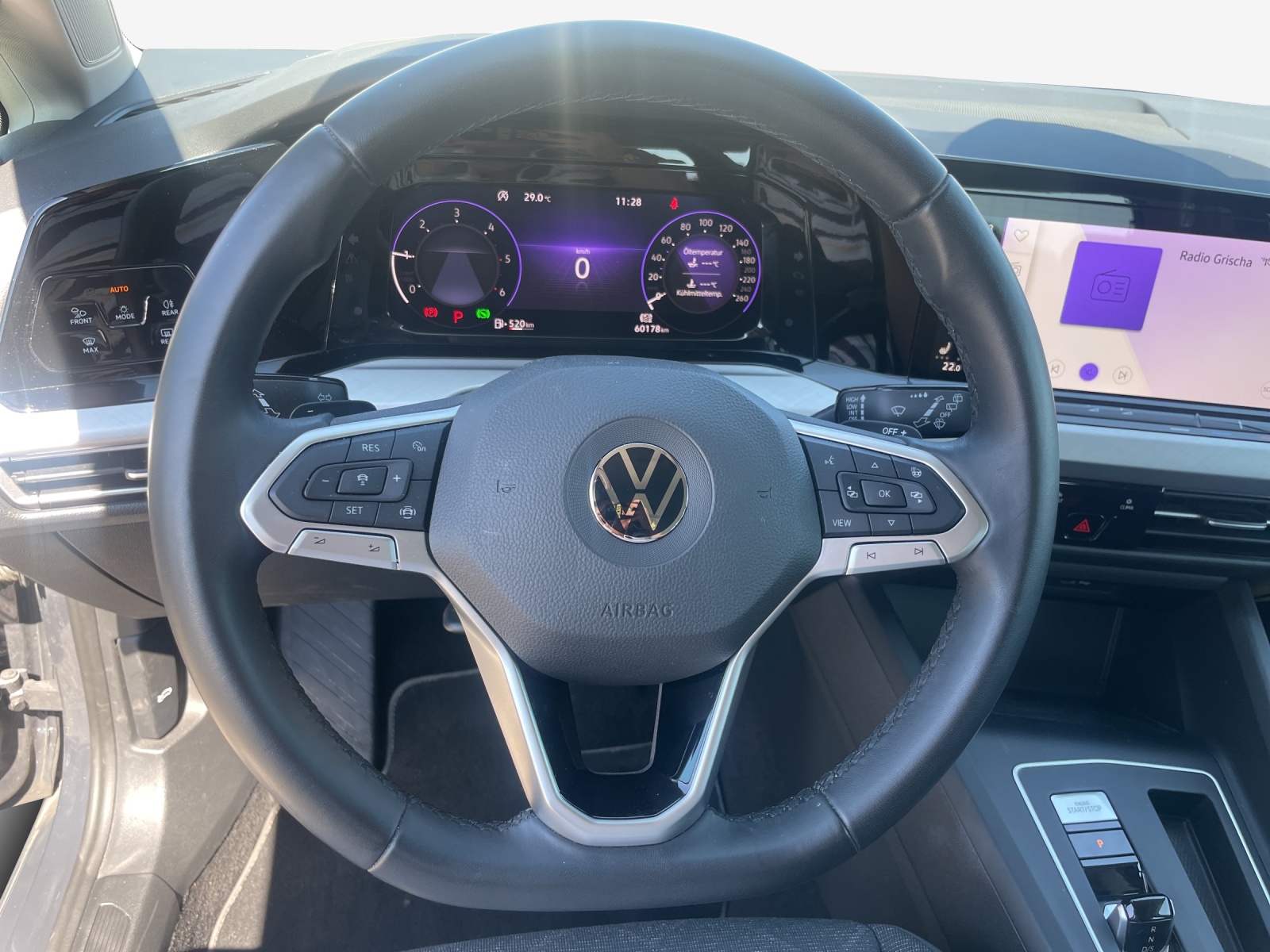 VW Golf 2.0 TDI Life DSG 4Motion-image-9