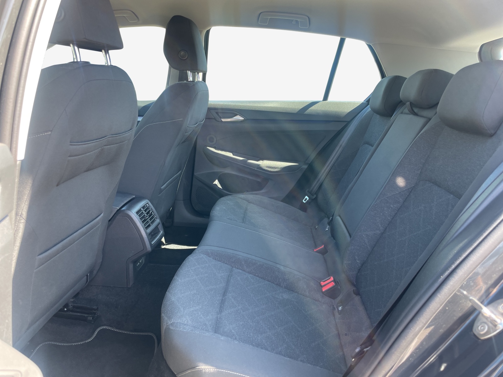 VW Golf 2.0 TDI Life DSG 4Motion-image-11