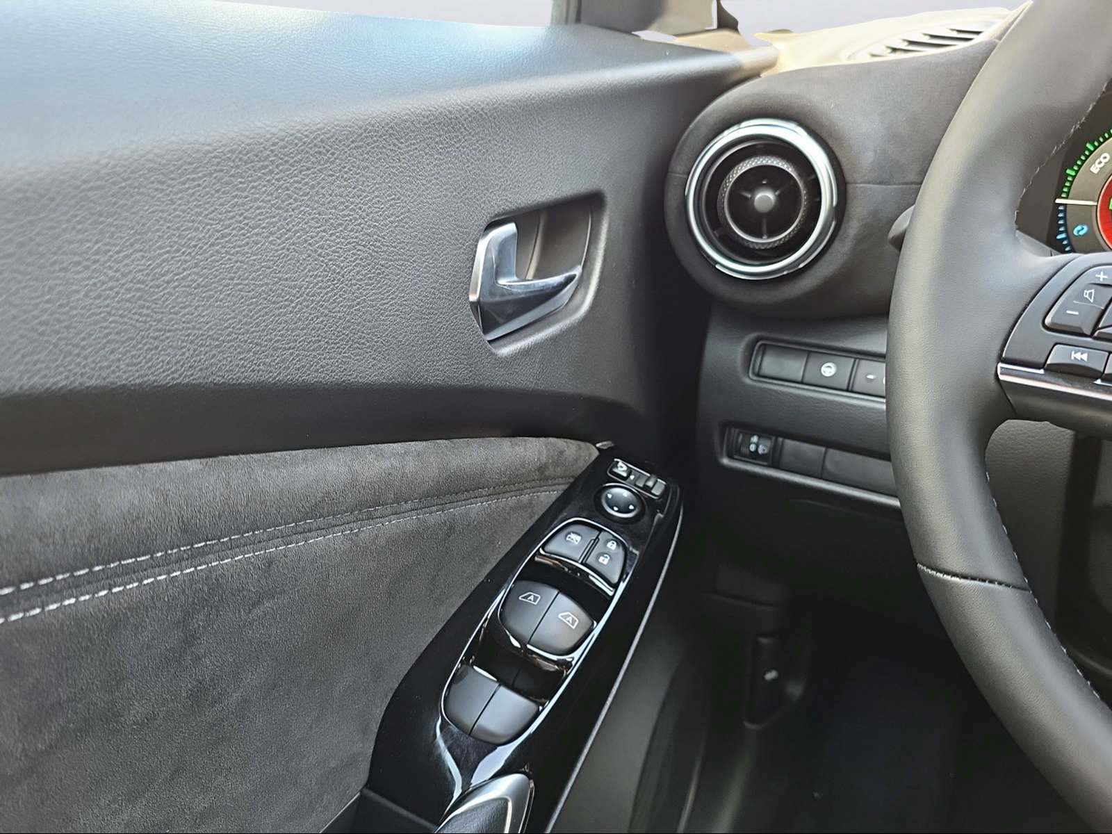 NISSAN Juke 1.6 Hybrid N-Design-image-14