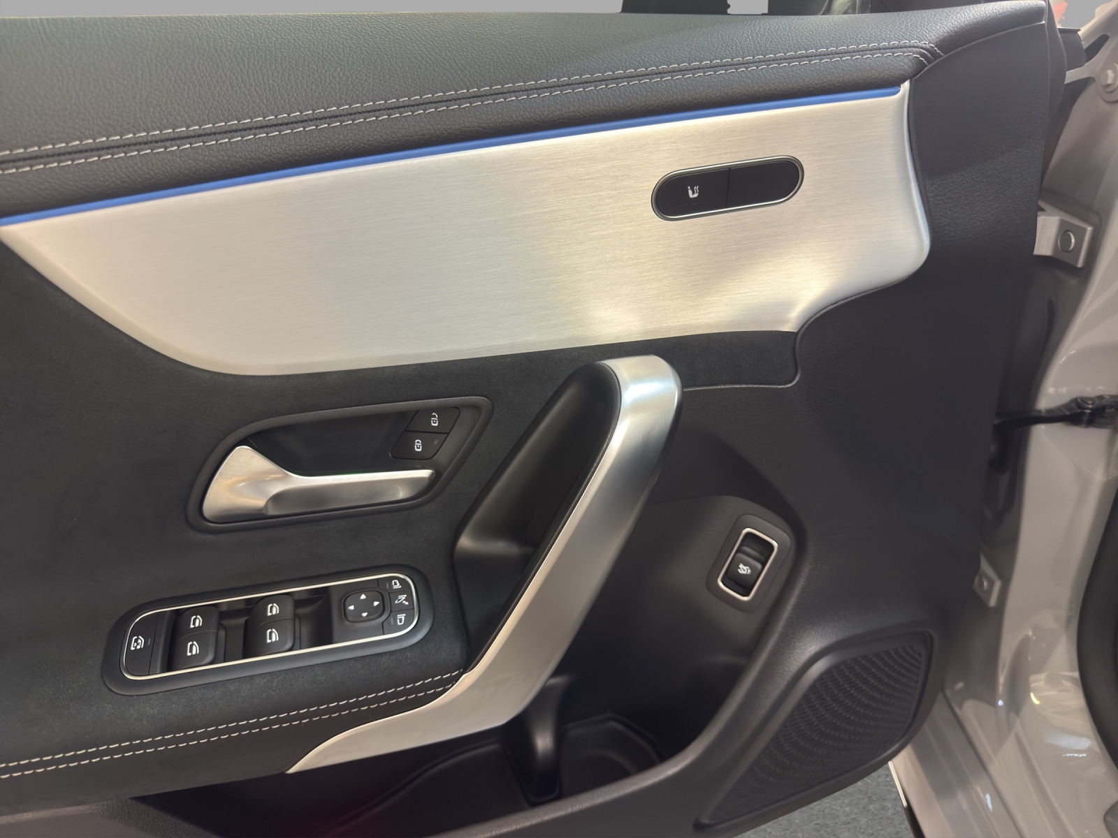 MERCEDES-BENZ CLA 200 - AMG / Rückfahrkamera / Ambiente-Licht / Volldigitales Display-image-12