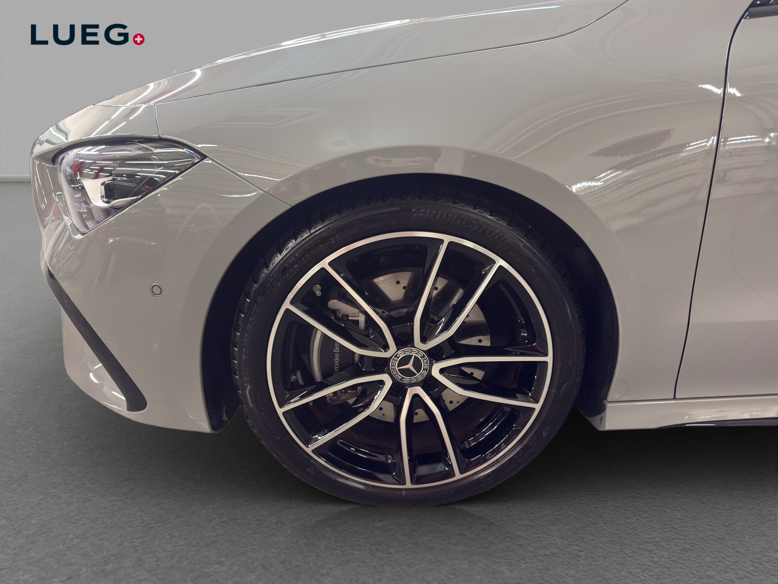 MERCEDES-BENZ CLA 200 - AMG / Rückfahrkamera / Ambiente-Licht / Volldigitales Display-image-6