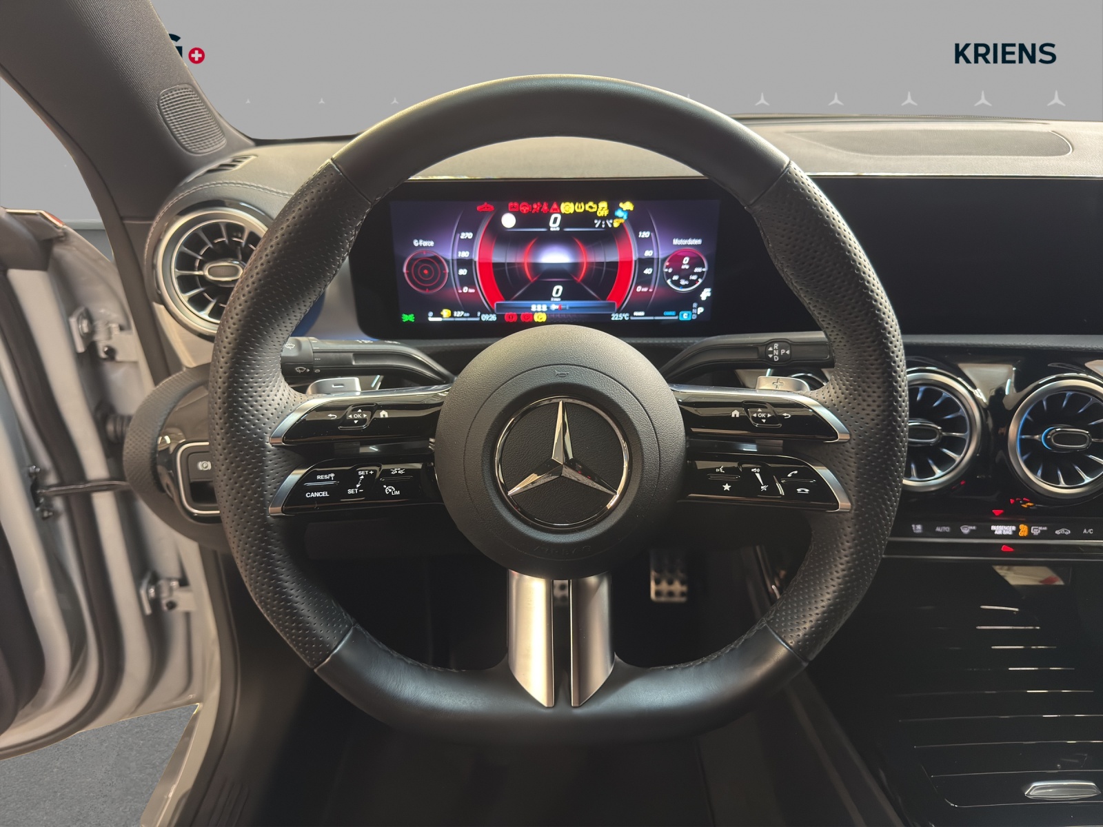MERCEDES-BENZ CLA 200 - AMG / Rückfahrkamera / Ambiente-Licht / Volldigitales Display-image-9