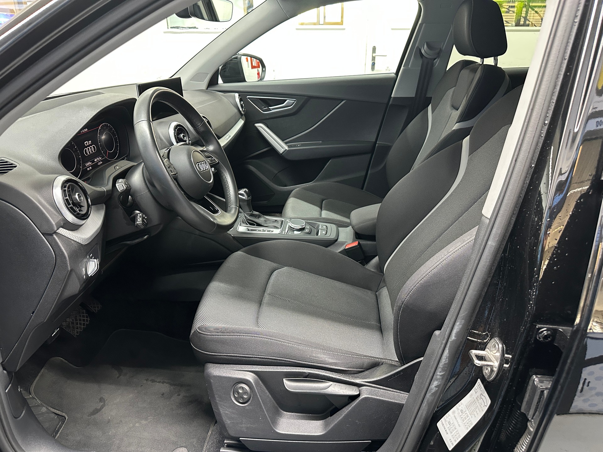 AUDI Q2 35 TFSI S line S-tronic-image-7