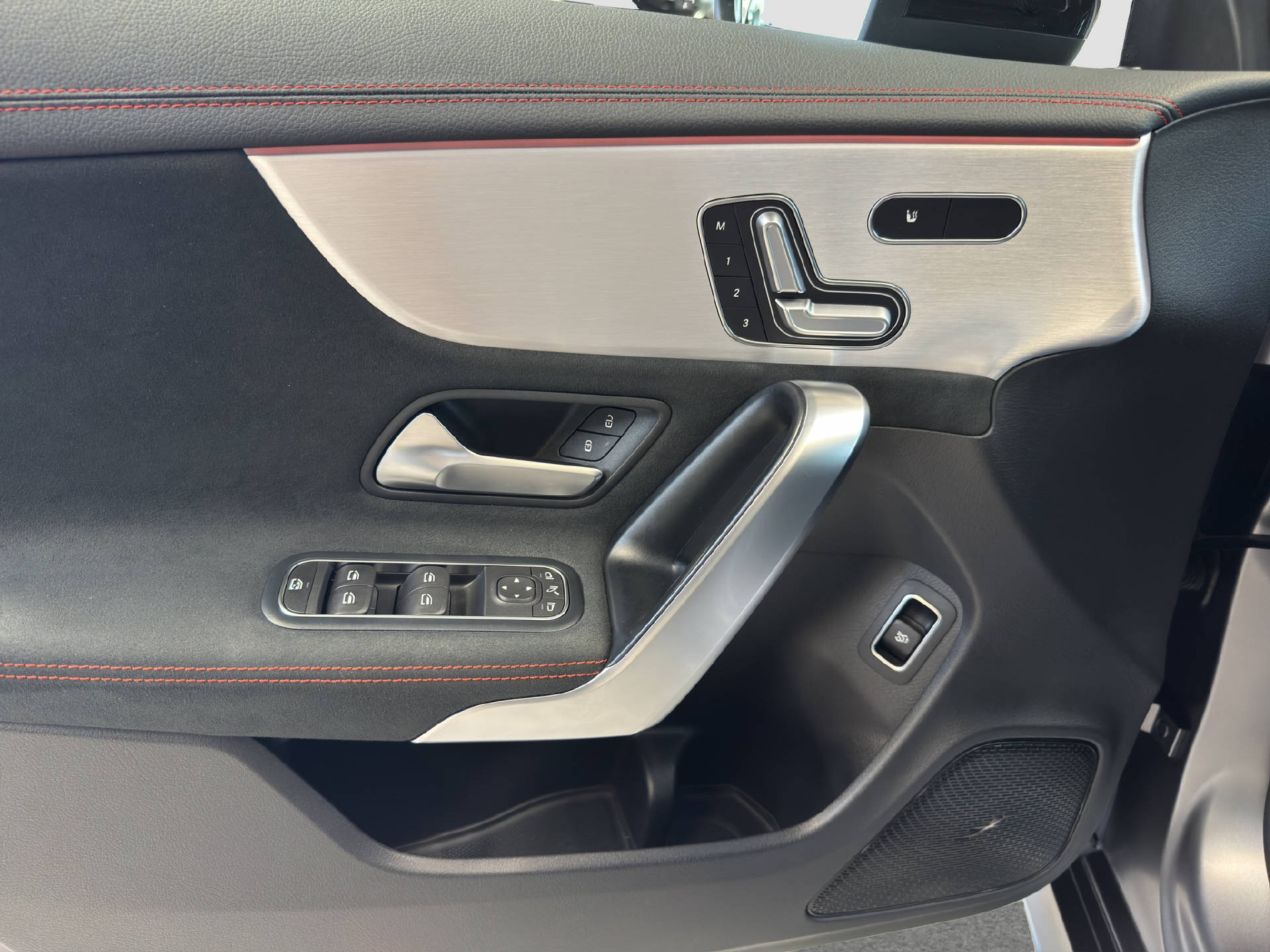 MERCEDES-BENZ CLA 220 AMG Line 4MATIC-image-12