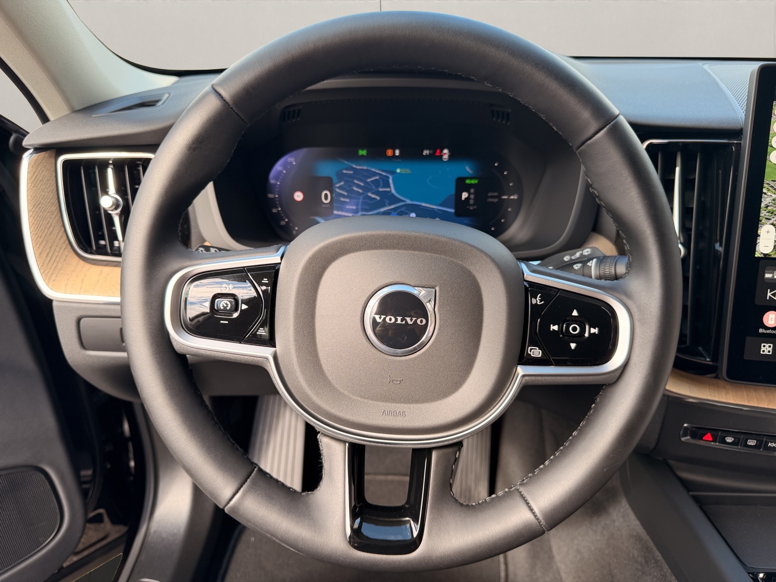 VOLVO XC60 2.0 T6 TE Plus Dark eAWD-image-13