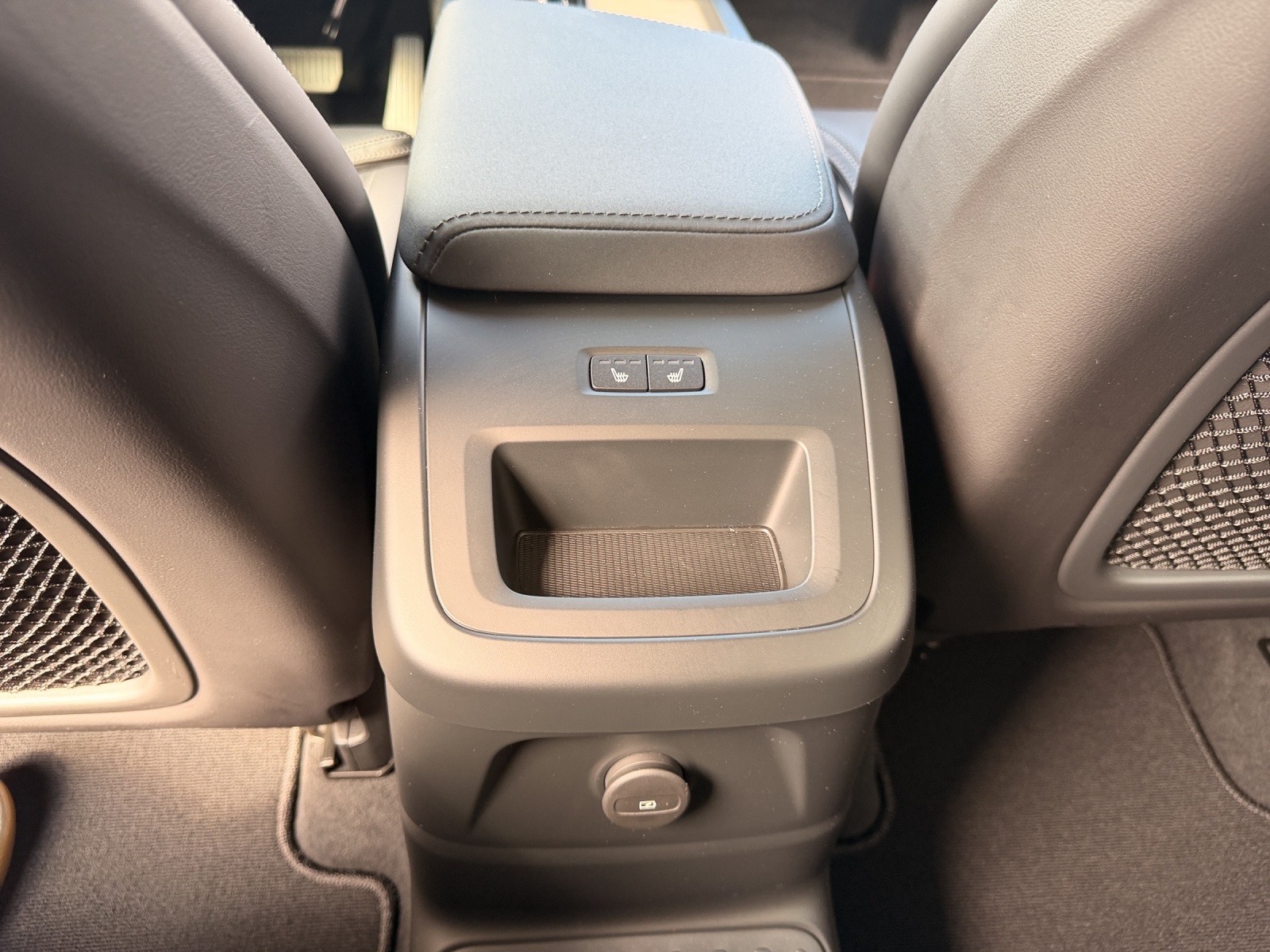 VOLVO XC60 2.0 T6 TE Plus Dark eAWD-image-15
