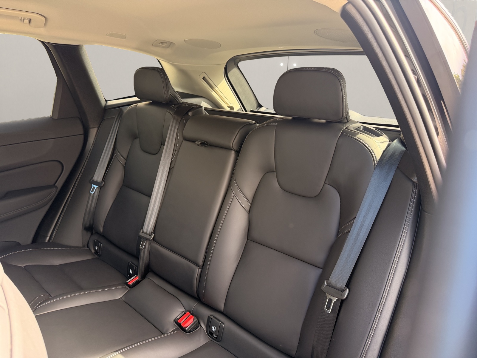 VOLVO XC60 2.0 T6 TE Plus Dark eAWD-image-11