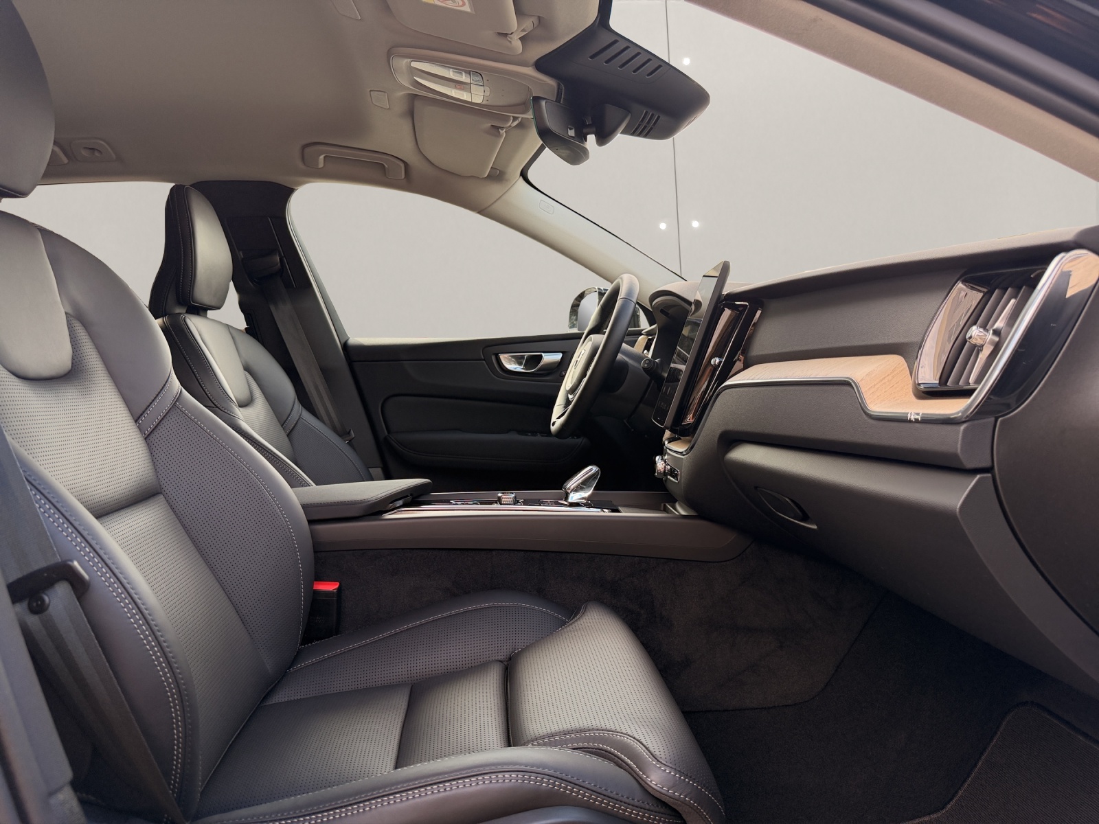 VOLVO XC60 2.0 T6 TE Plus Dark eAWD-image-10