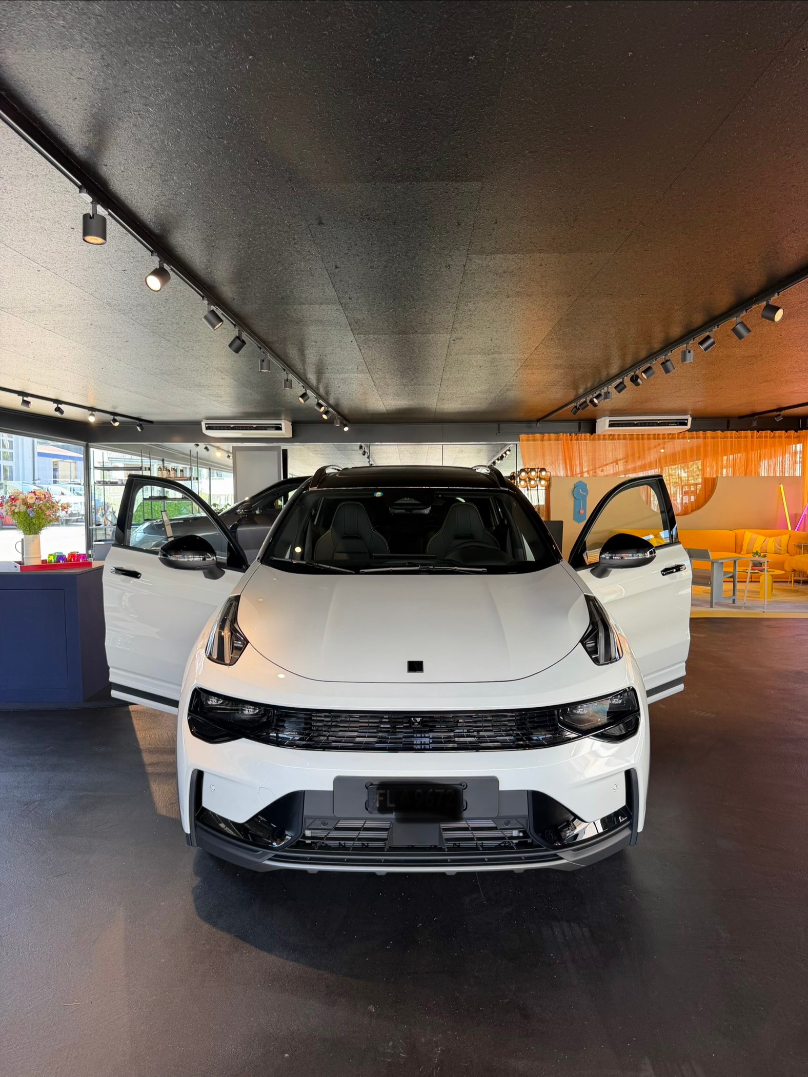 LYNK & CO 1.5 PHEV More-image-1