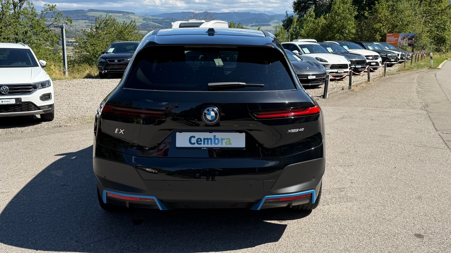 BMW iX xDrive40-image-3
