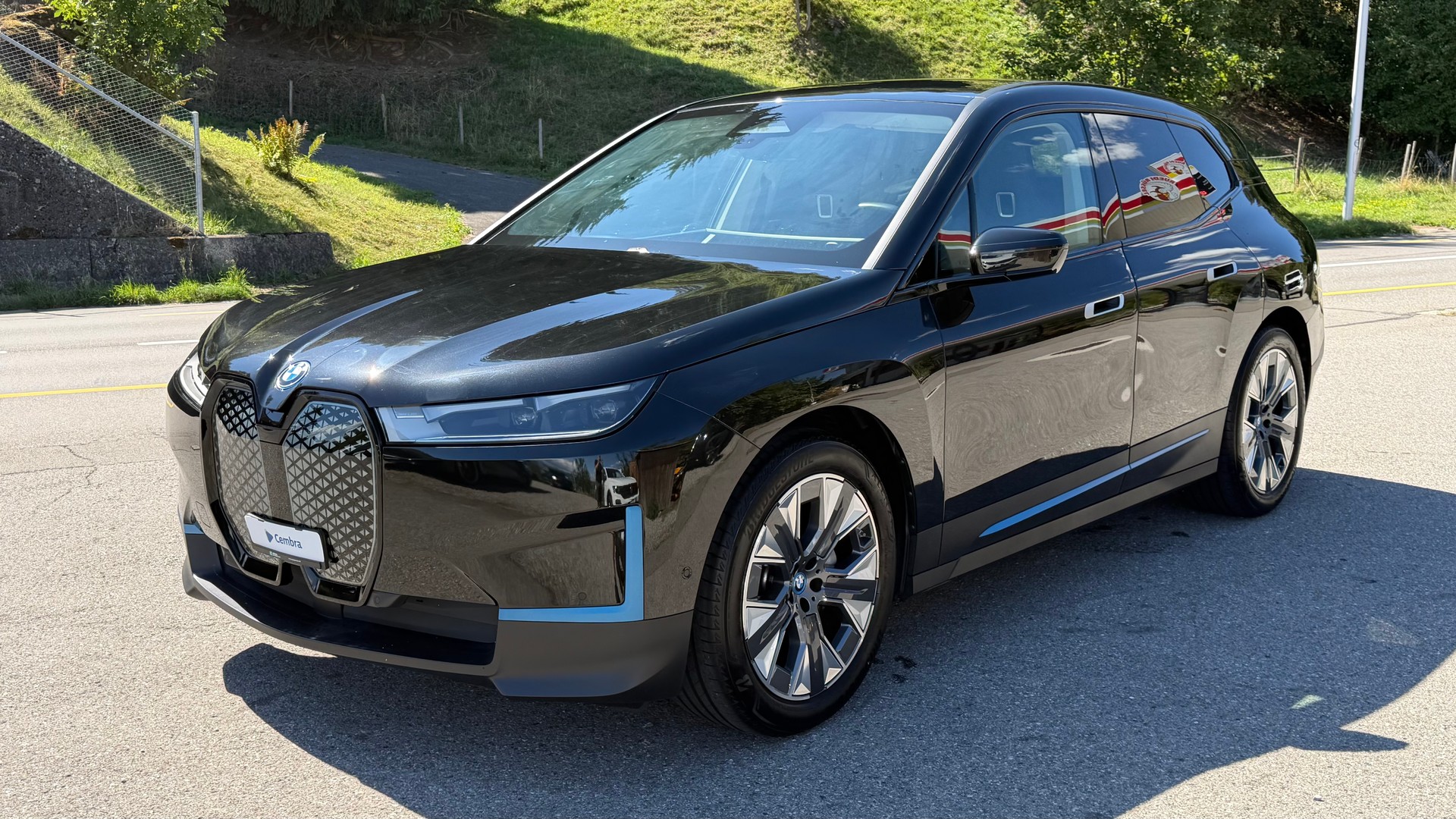 BMW iX xDrive40-image-1