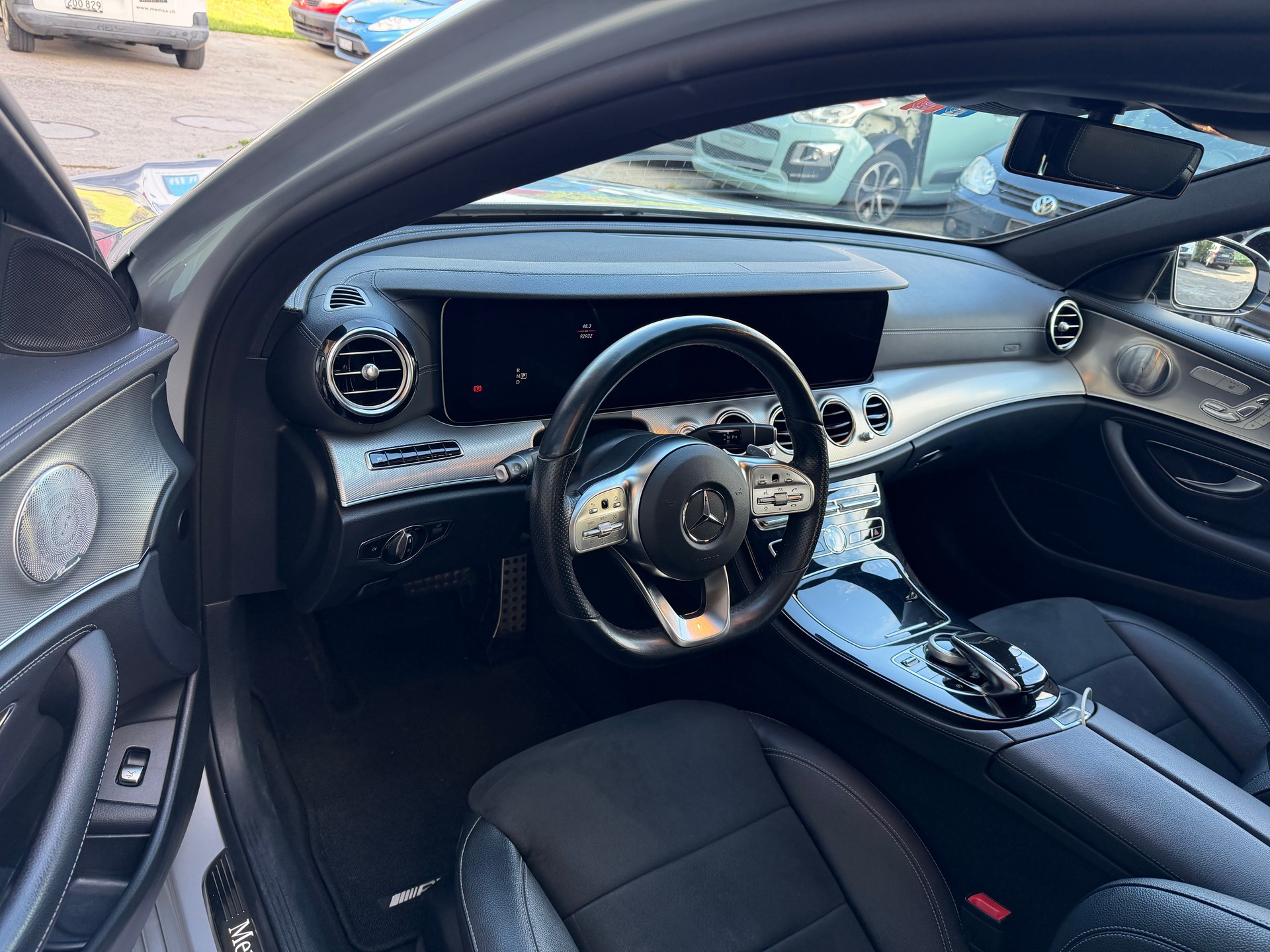 MERCEDES-BENZ E 200 Avantgarde 4Matic 9G-Tronic-showroom-element-3