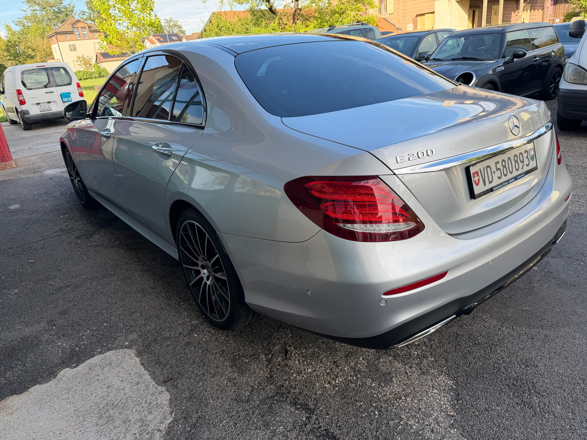 MERCEDES-BENZ E 200 Avantgarde 4Matic 9G-Tronic-showroom-element-2