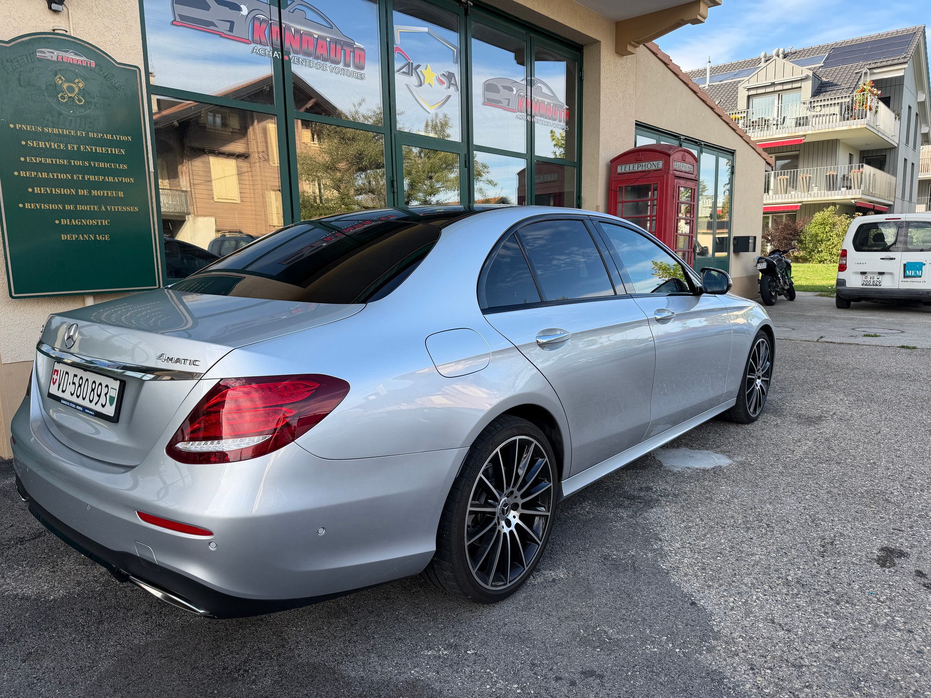 MERCEDES-BENZ E 200 Avantgarde 4Matic 9G-Tronic-showroom-element-1