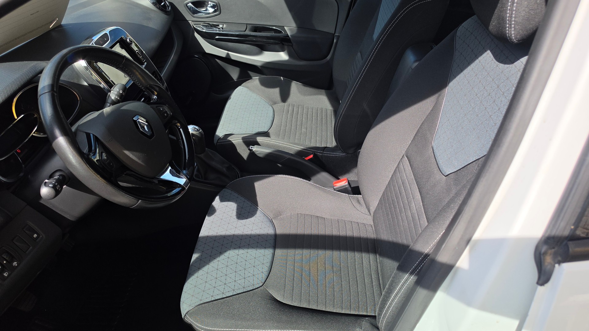 RENAULT Clio 0.9 12V Dynamique-image-6