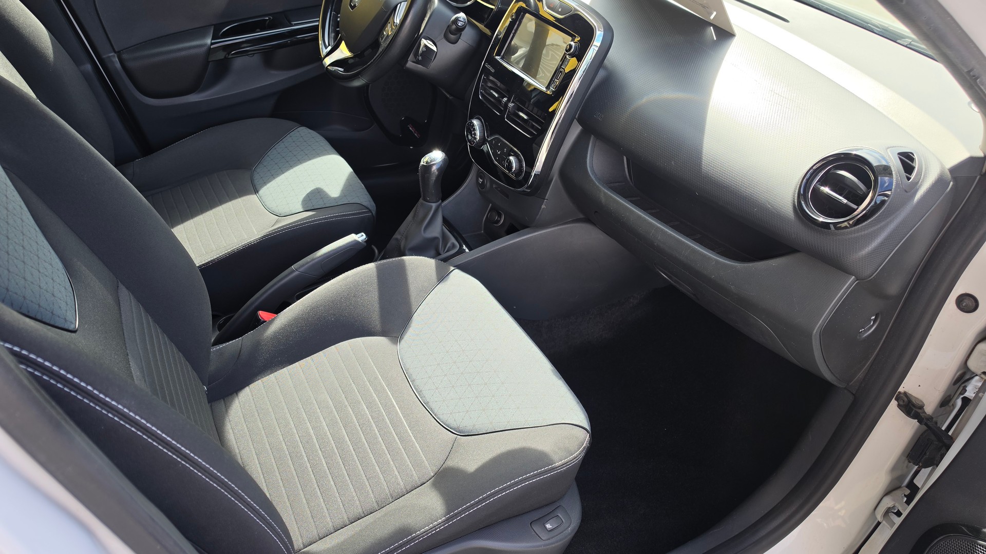 RENAULT Clio 0.9 12V Dynamique-image-9