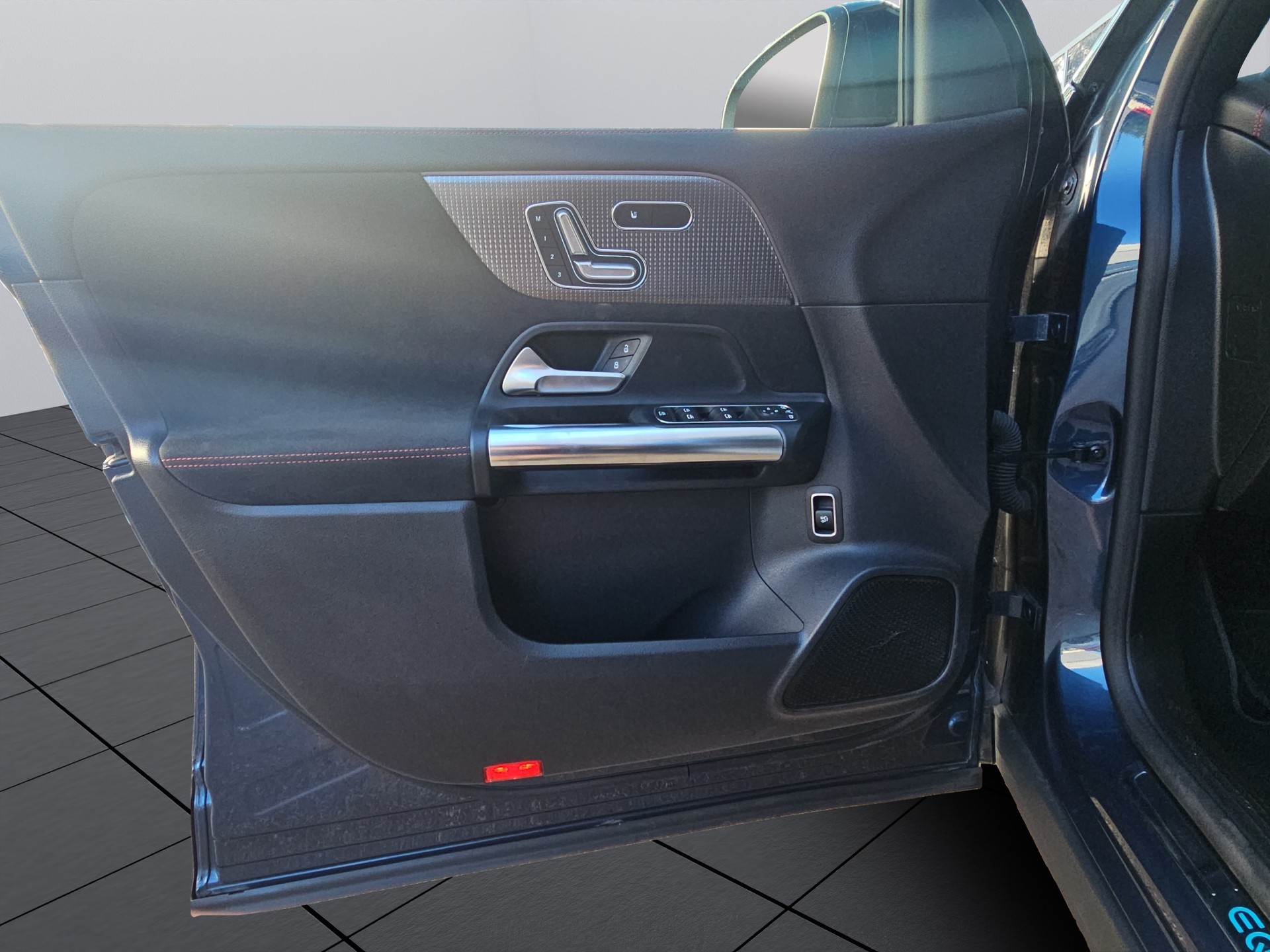MERCEDES-BENZ EQA 350 AMG Line 4Matic-image-10